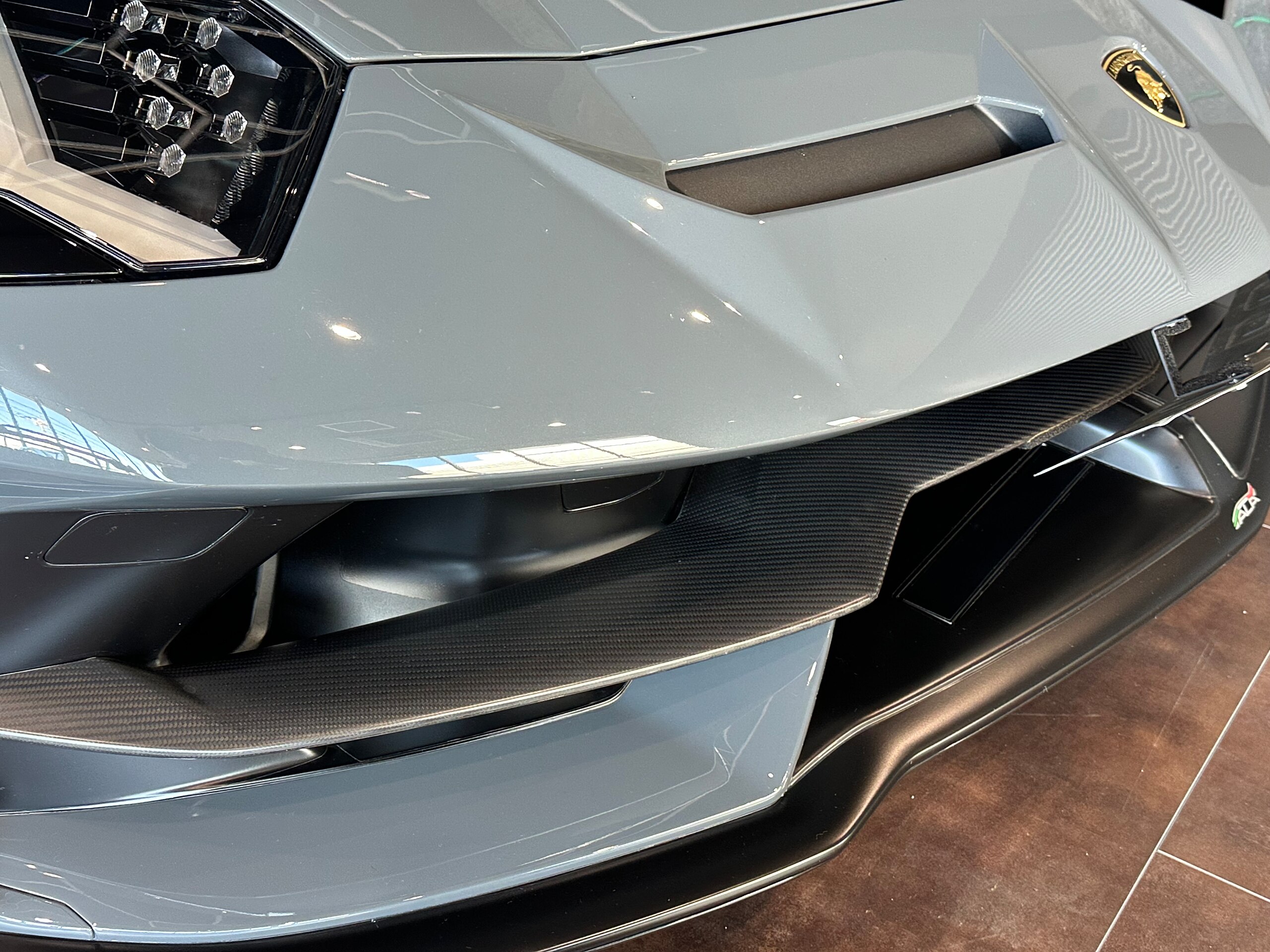 2019 Lamborghini Aventador SVJ — Photo 27 / 36