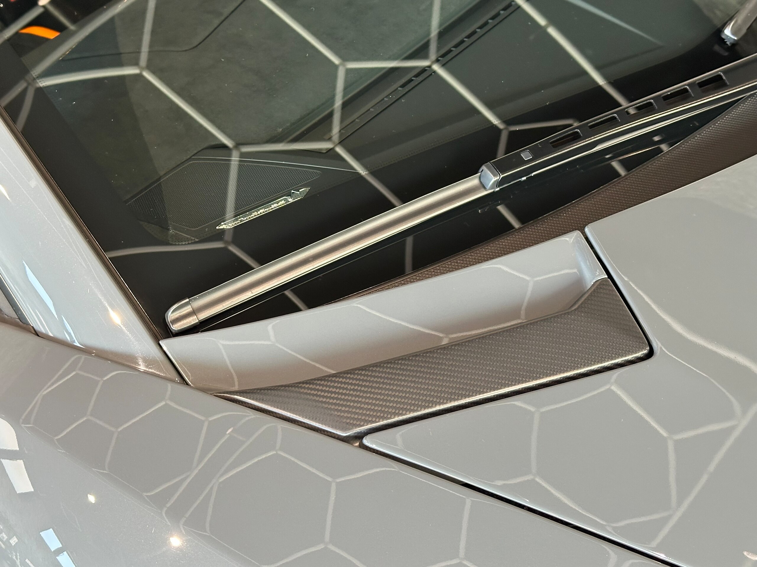 2019 Lamborghini Aventador SVJ — Photo 28 / 36