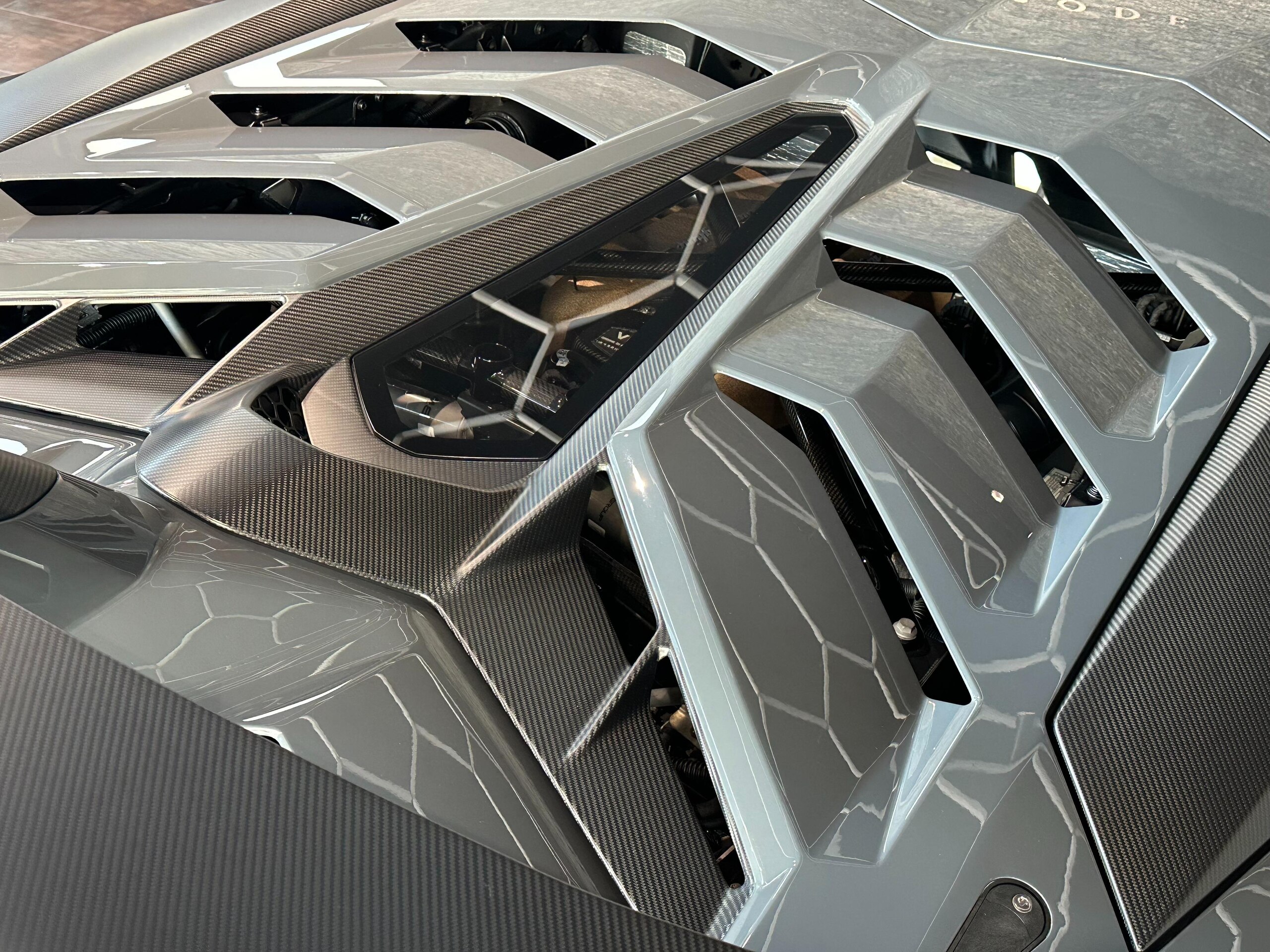 2019 Lamborghini Aventador SVJ — Photo 32 / 36