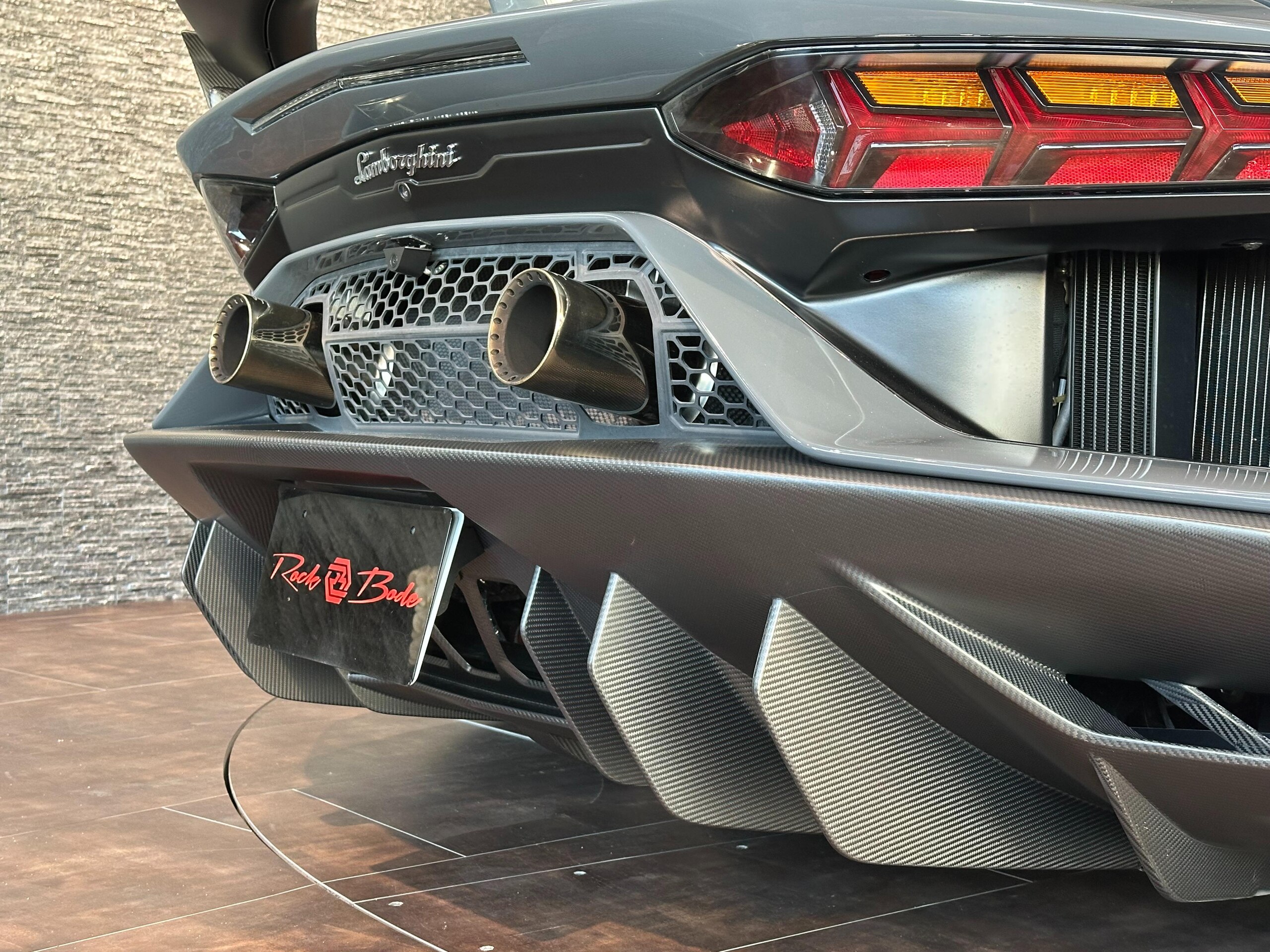 2019 Lamborghini Aventador SVJ — Photo 34 / 36
