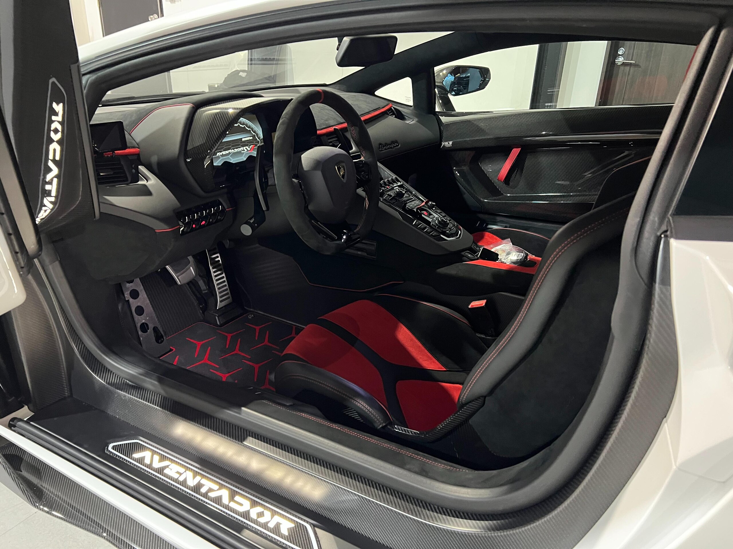 2019 Lamborghini Aventador SVJ — Photo 7 / 29
