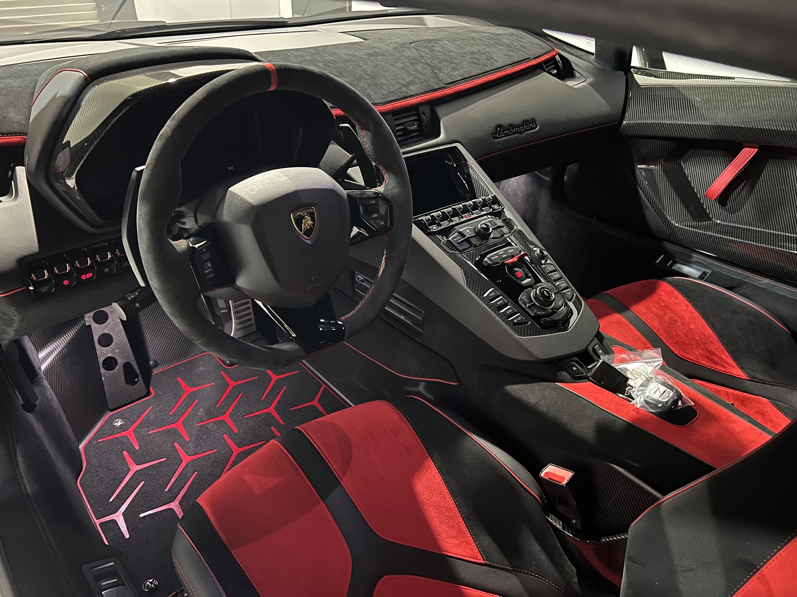 2019 Lamborghini Aventador SVJ — Photo 8 / 29