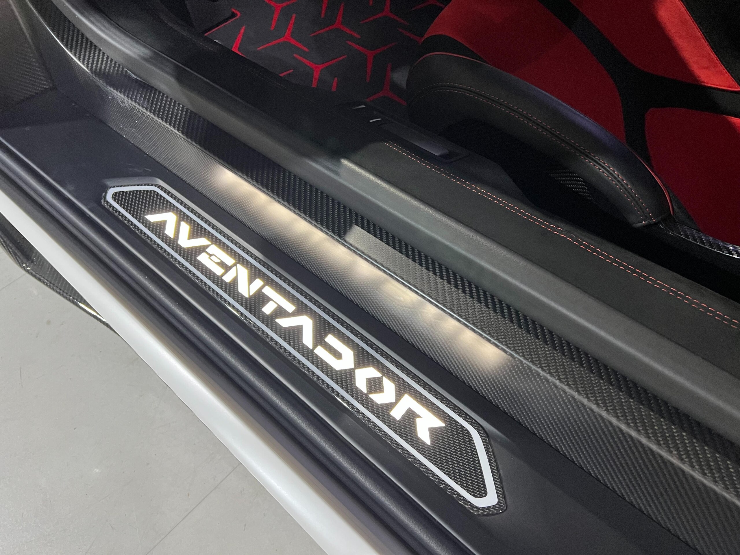 2019 Lamborghini Aventador SVJ — Photo 11 / 29
