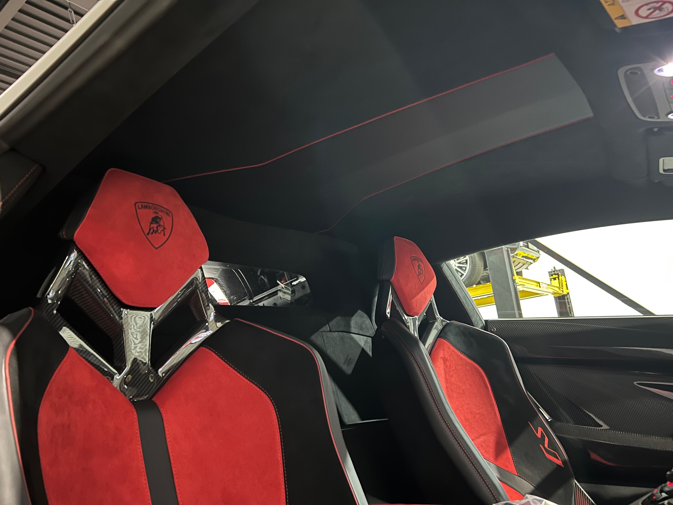 2019 Lamborghini Aventador SVJ — Photo 15 / 29