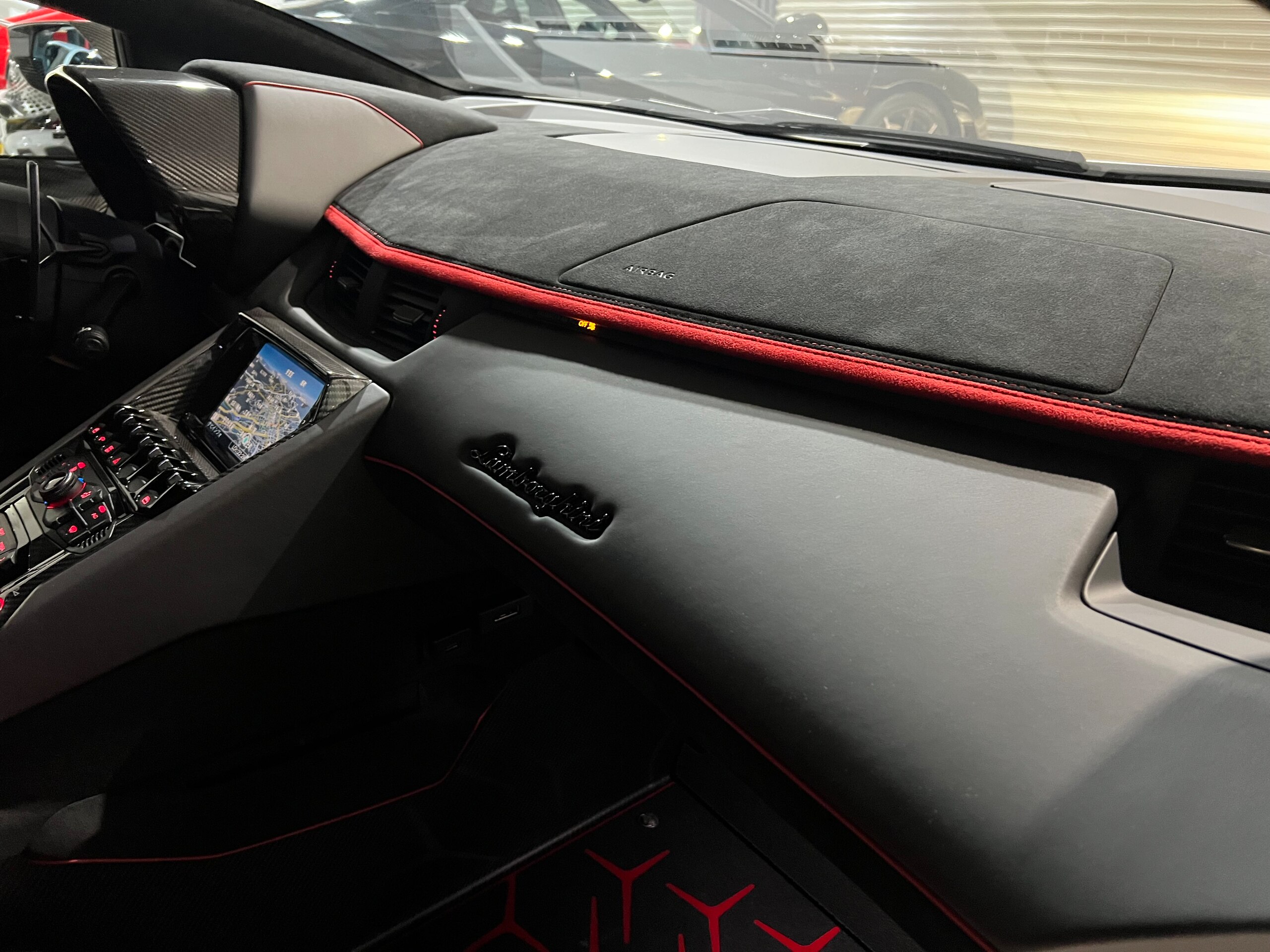 2019 Lamborghini Aventador SVJ — Photo 16 / 29