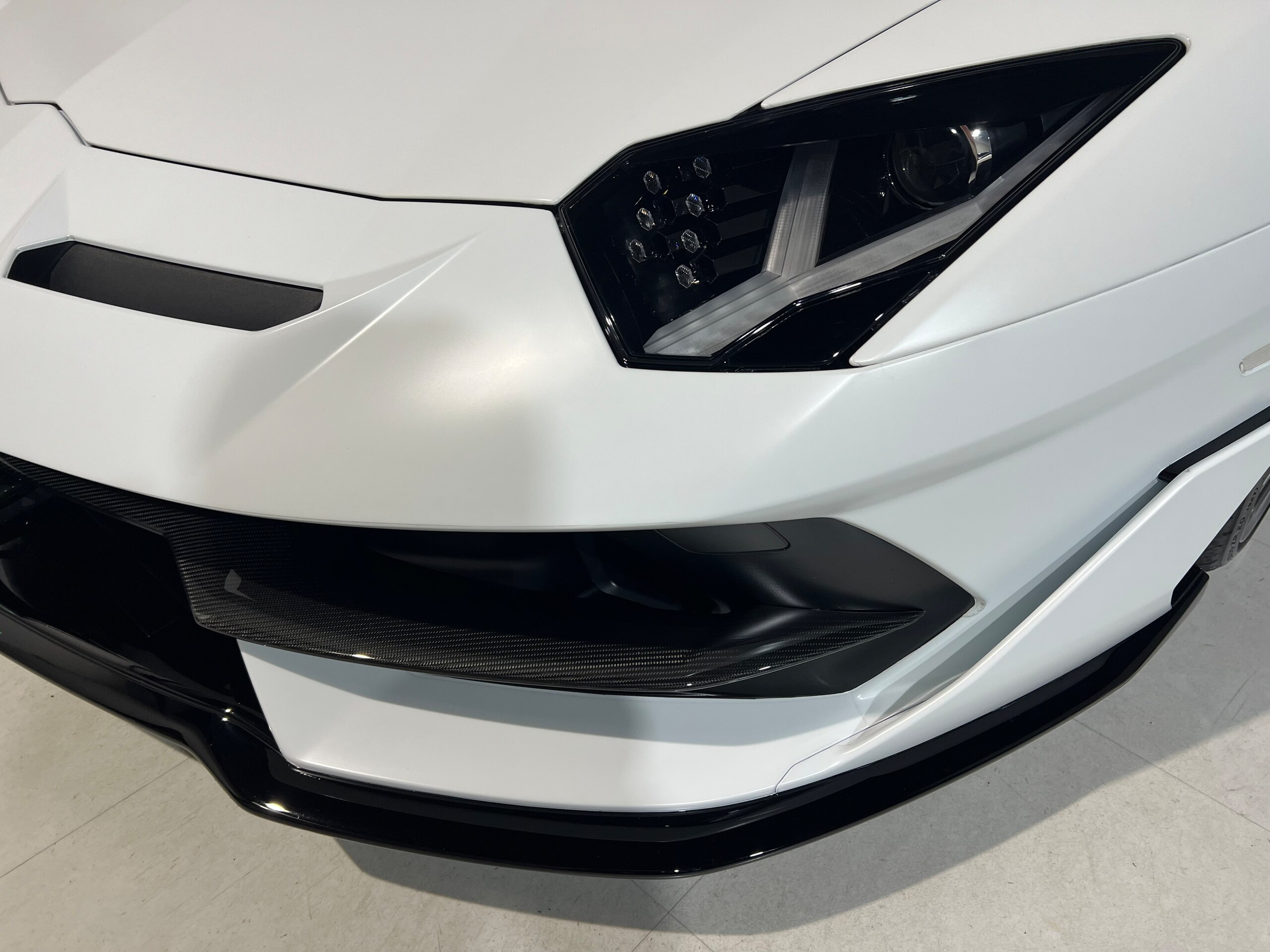 2019 Lamborghini Aventador SVJ — Photo 18 / 29