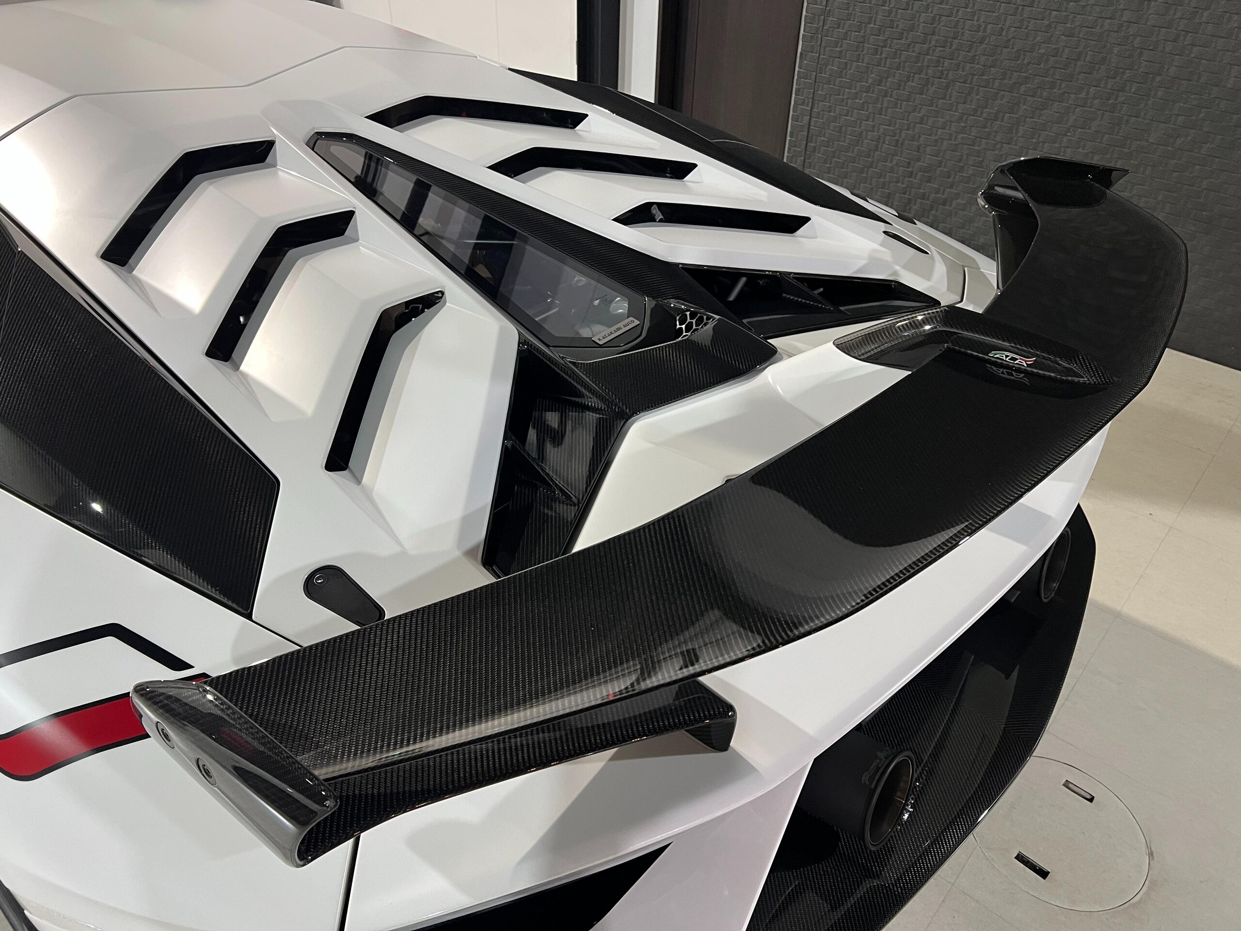 2019 Lamborghini Aventador SVJ — Photo 26 / 29