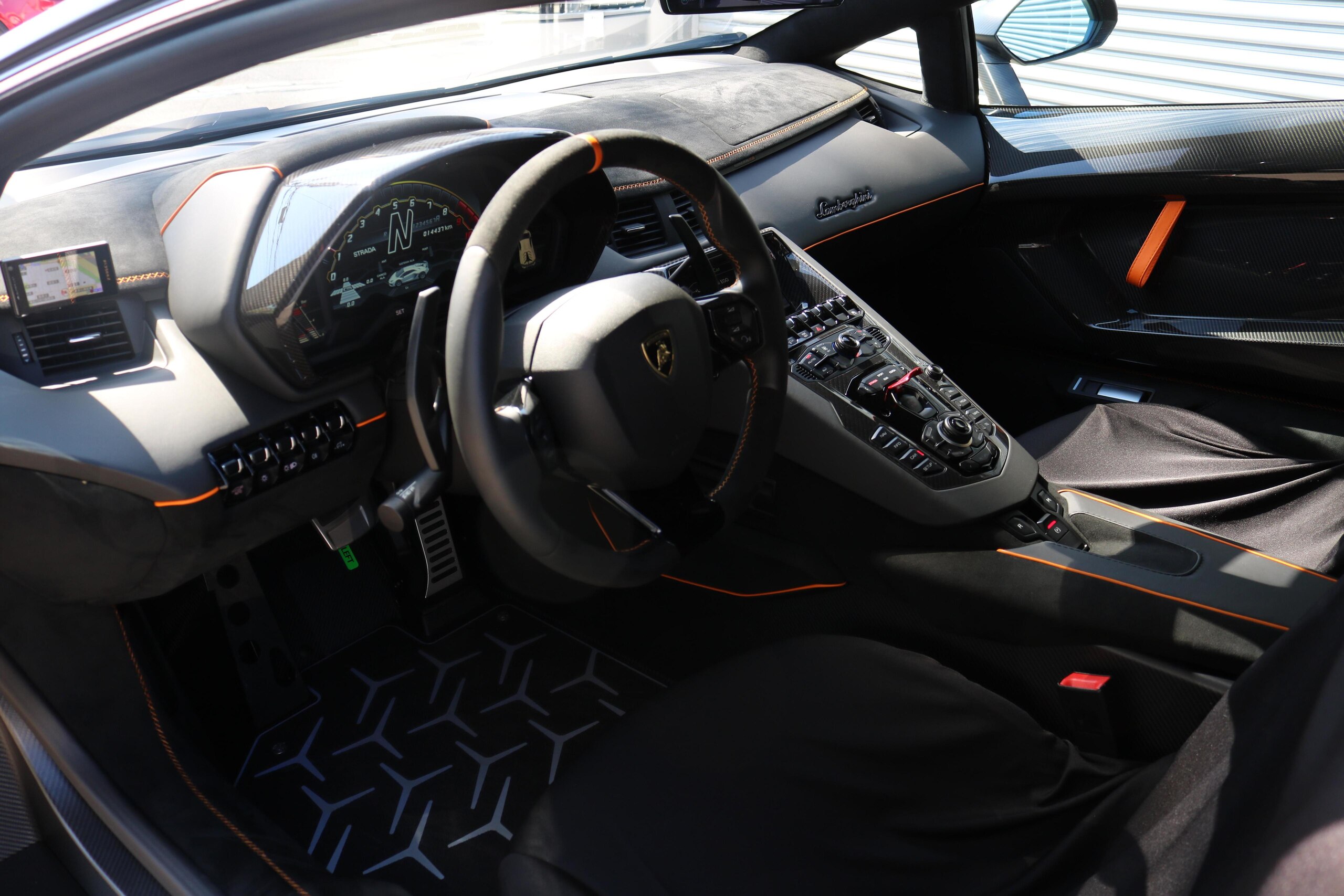 2019 Lamborghini Aventador SVJ — Photo 6 / 37