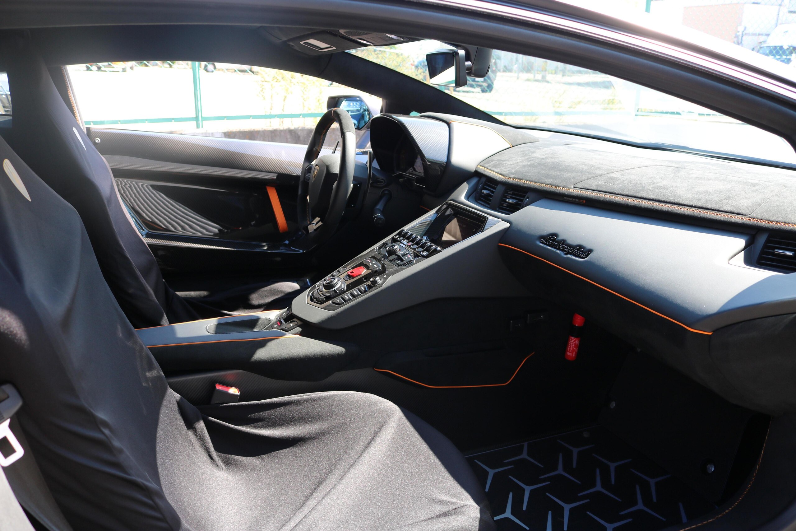 2019 Lamborghini Aventador SVJ — Photo 9 / 37