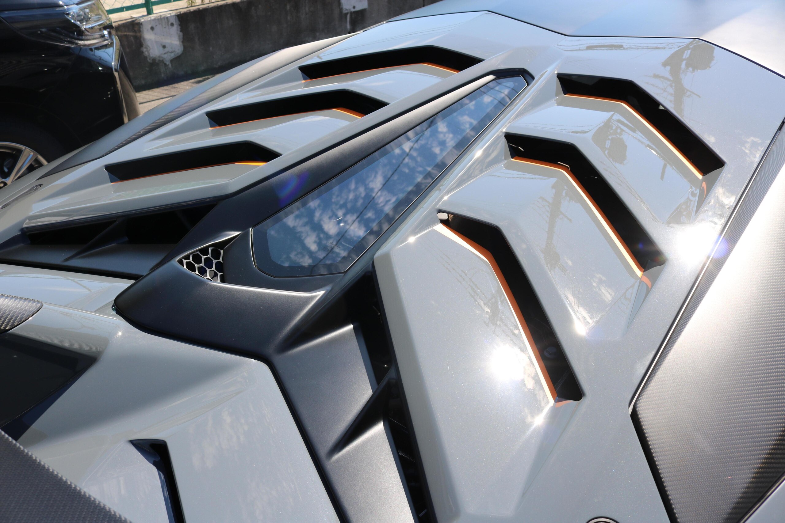 2019 Lamborghini Aventador SVJ — Photo 16 / 37