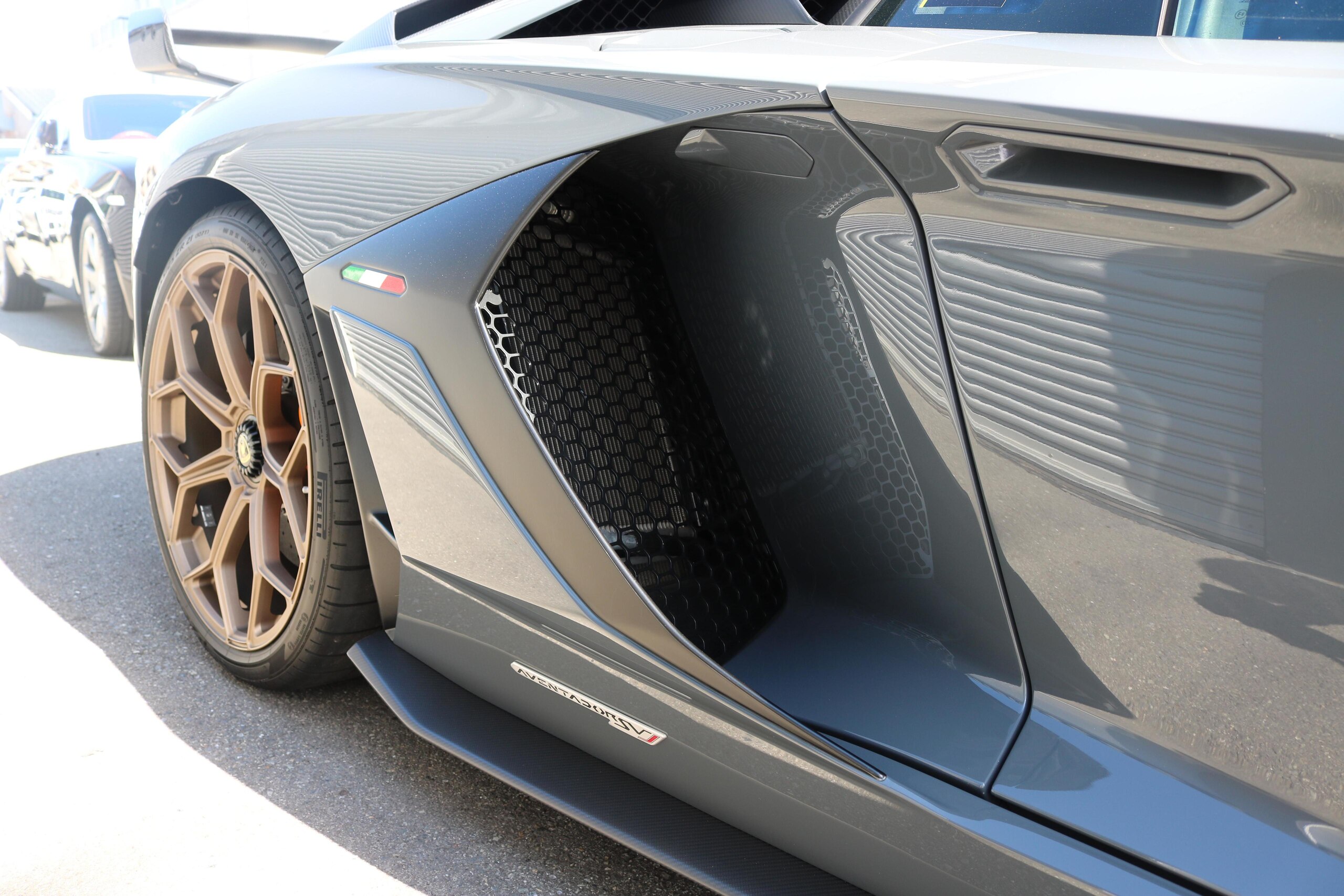 2019 Lamborghini Aventador SVJ — Photo 18 / 37