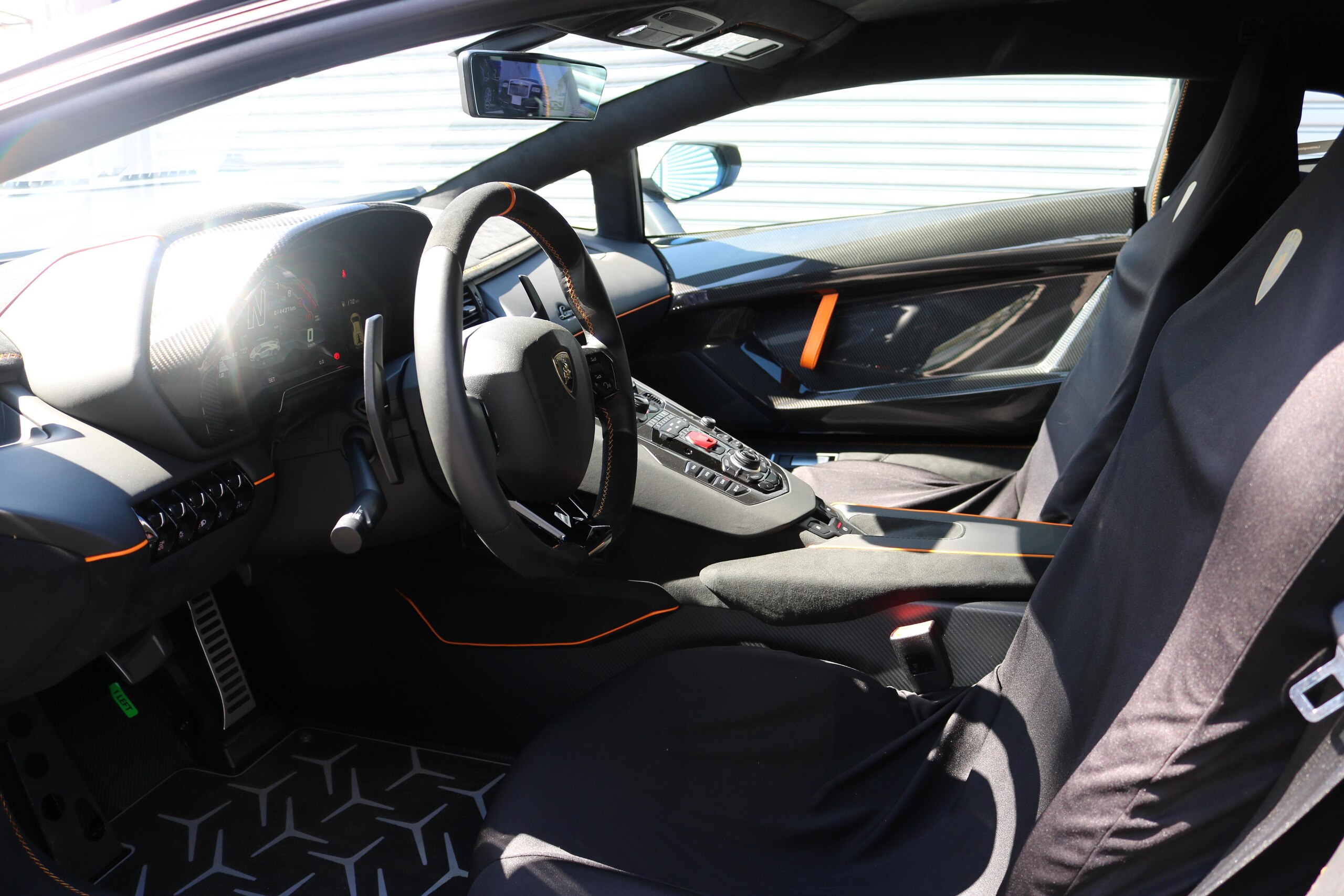 2019 Lamborghini Aventador SVJ — Photo 19 / 37