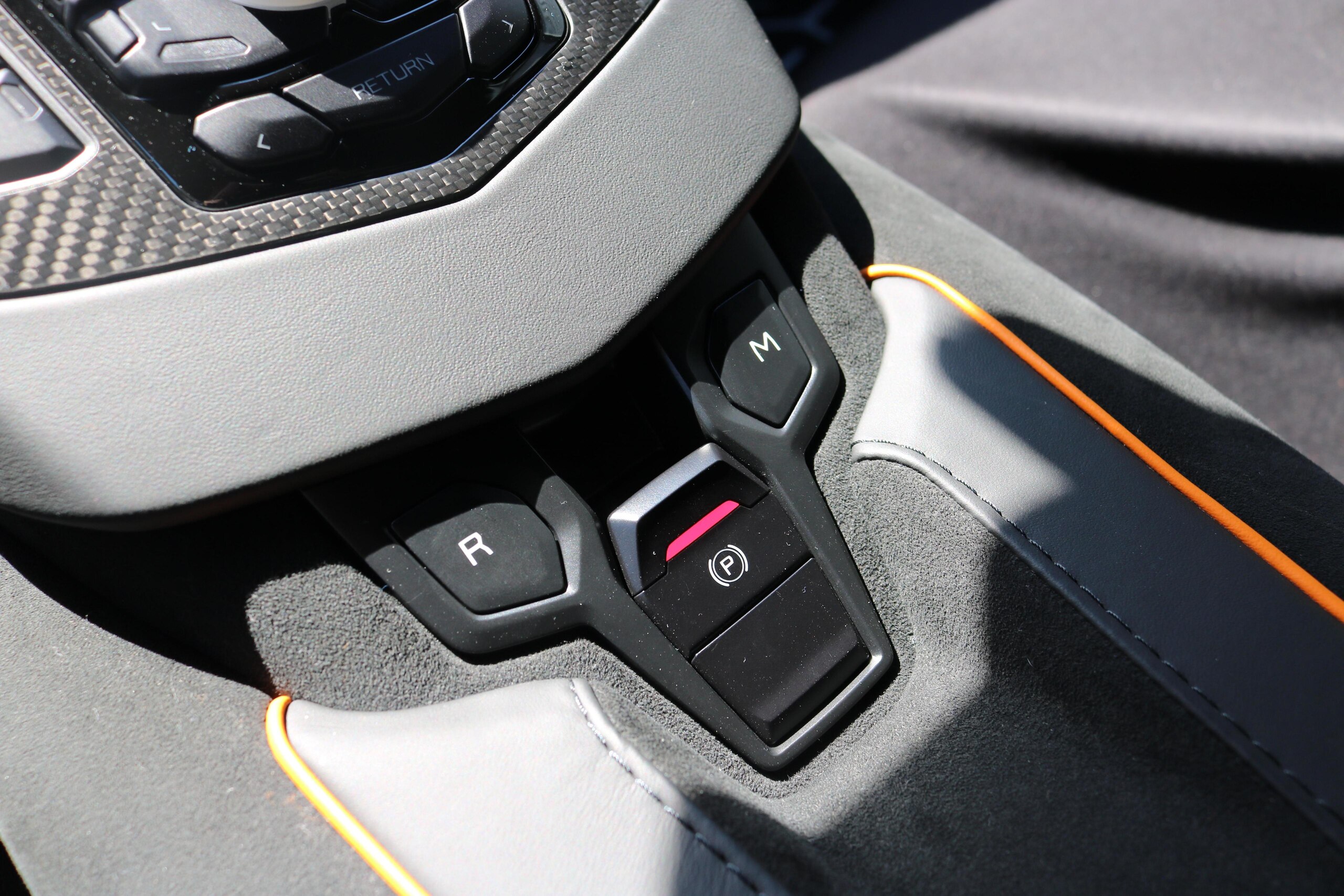 2019 Lamborghini Aventador SVJ — Photo 24 / 37