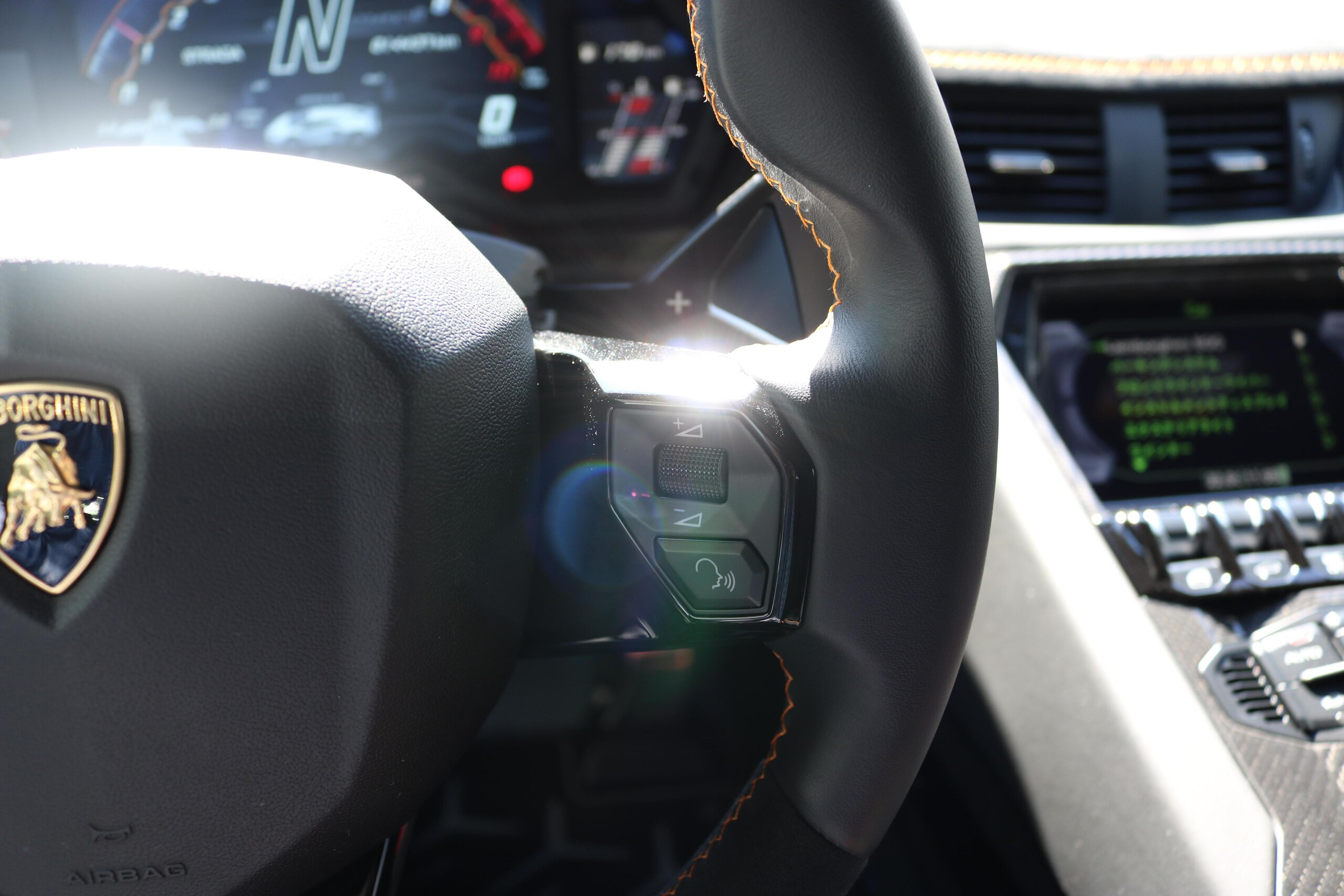2019 Lamborghini Aventador SVJ — Photo 26 / 37