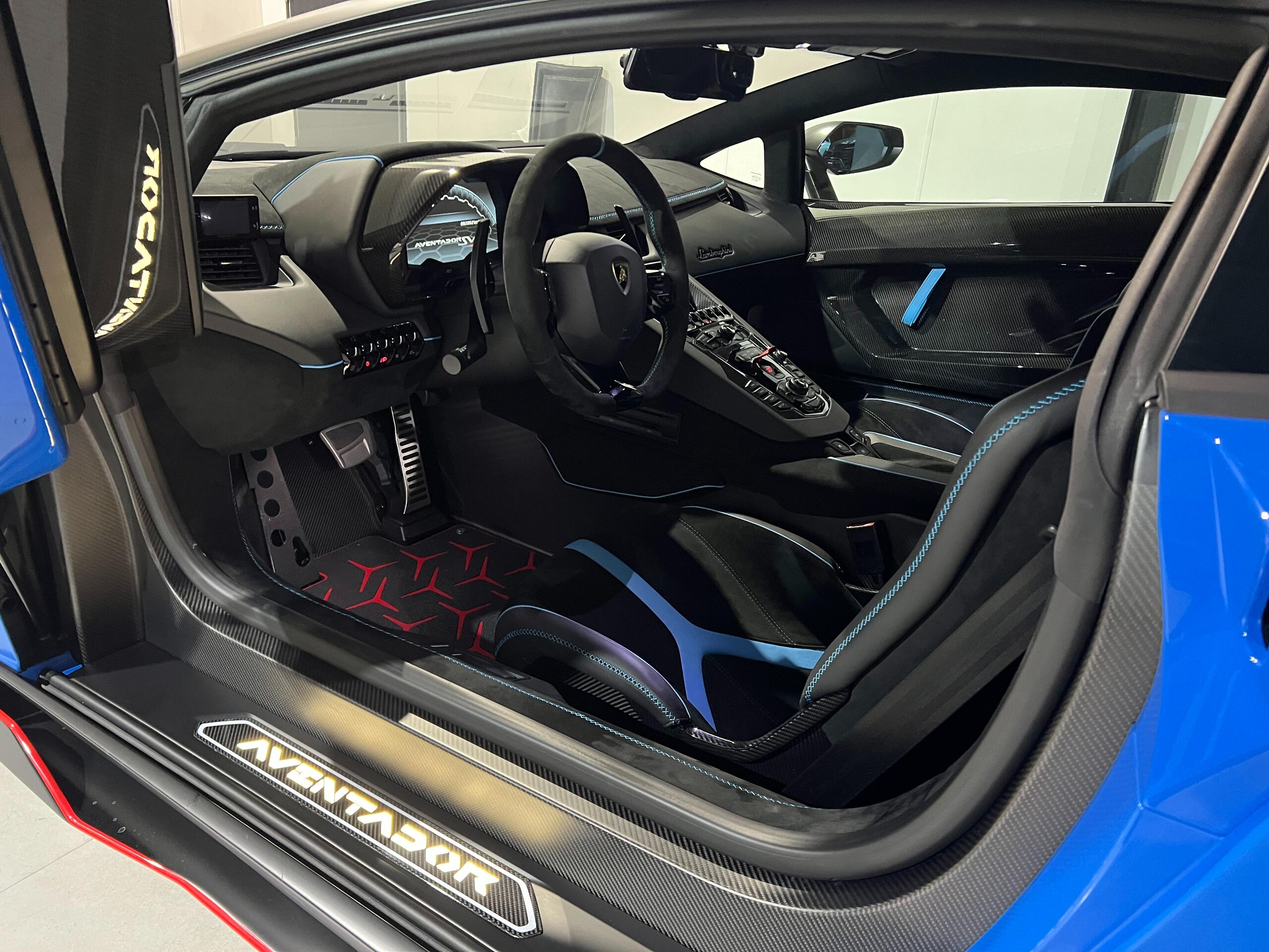2019 Lamborghini Aventador SVJ — Photo 7 / 34