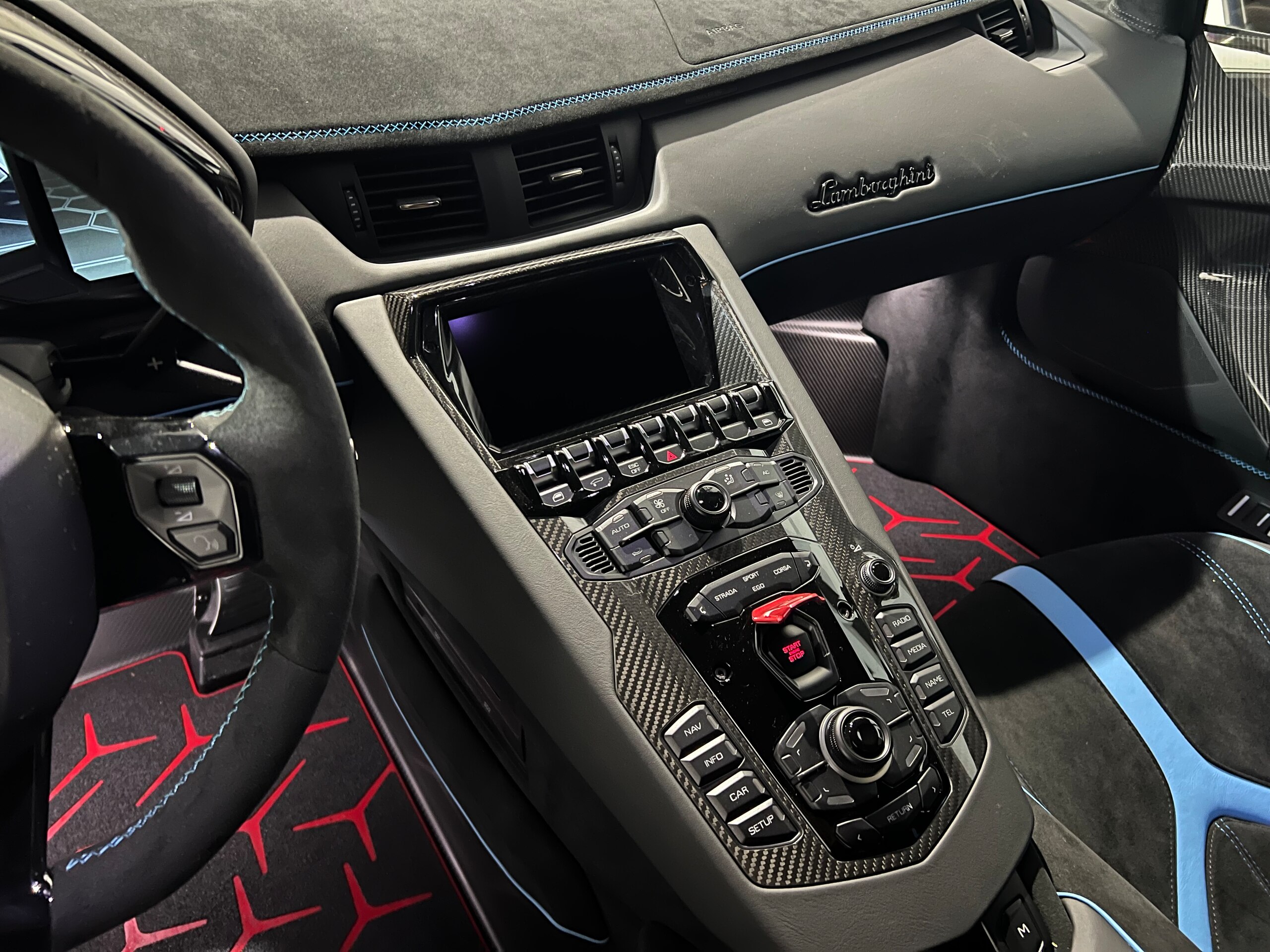 2019 Lamborghini Aventador SVJ — Photo 9 / 34
