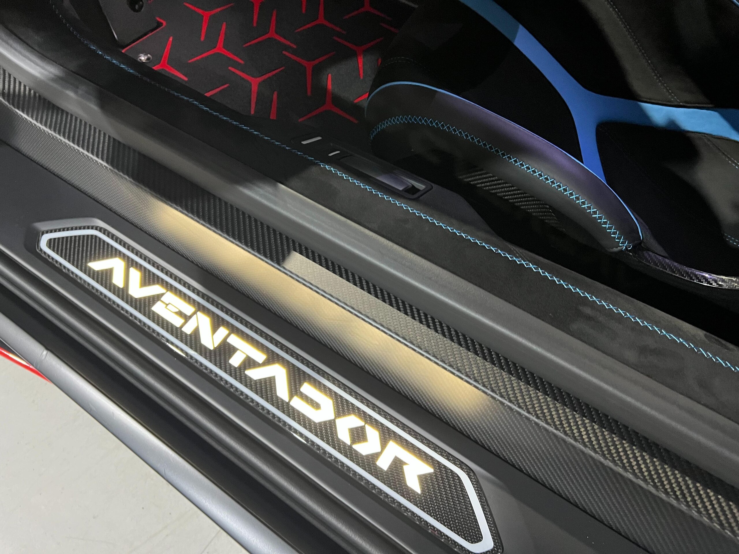 2019 Lamborghini Aventador SVJ — Photo 11 / 34