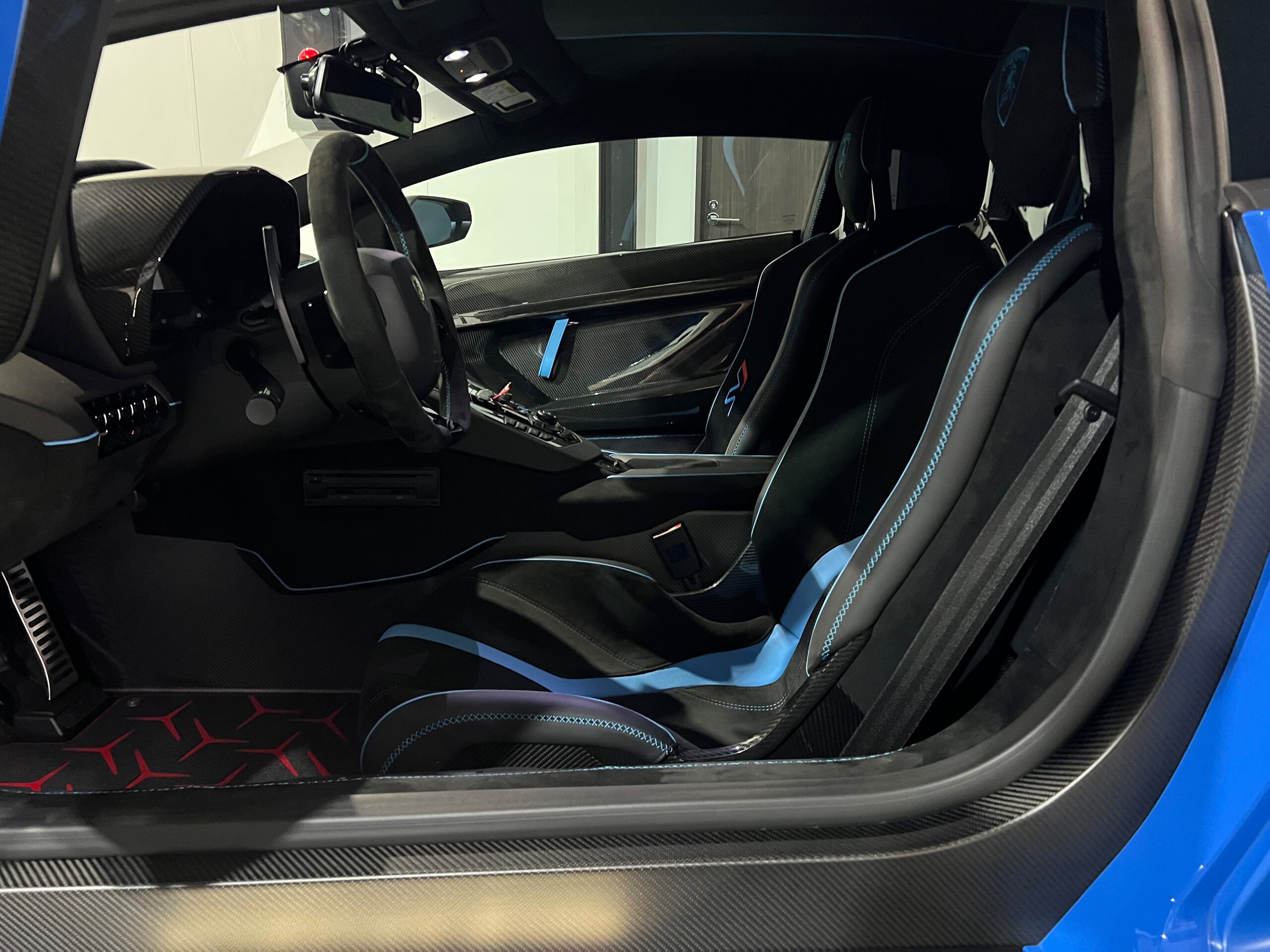 2019 Lamborghini Aventador SVJ — Photo 12 / 34