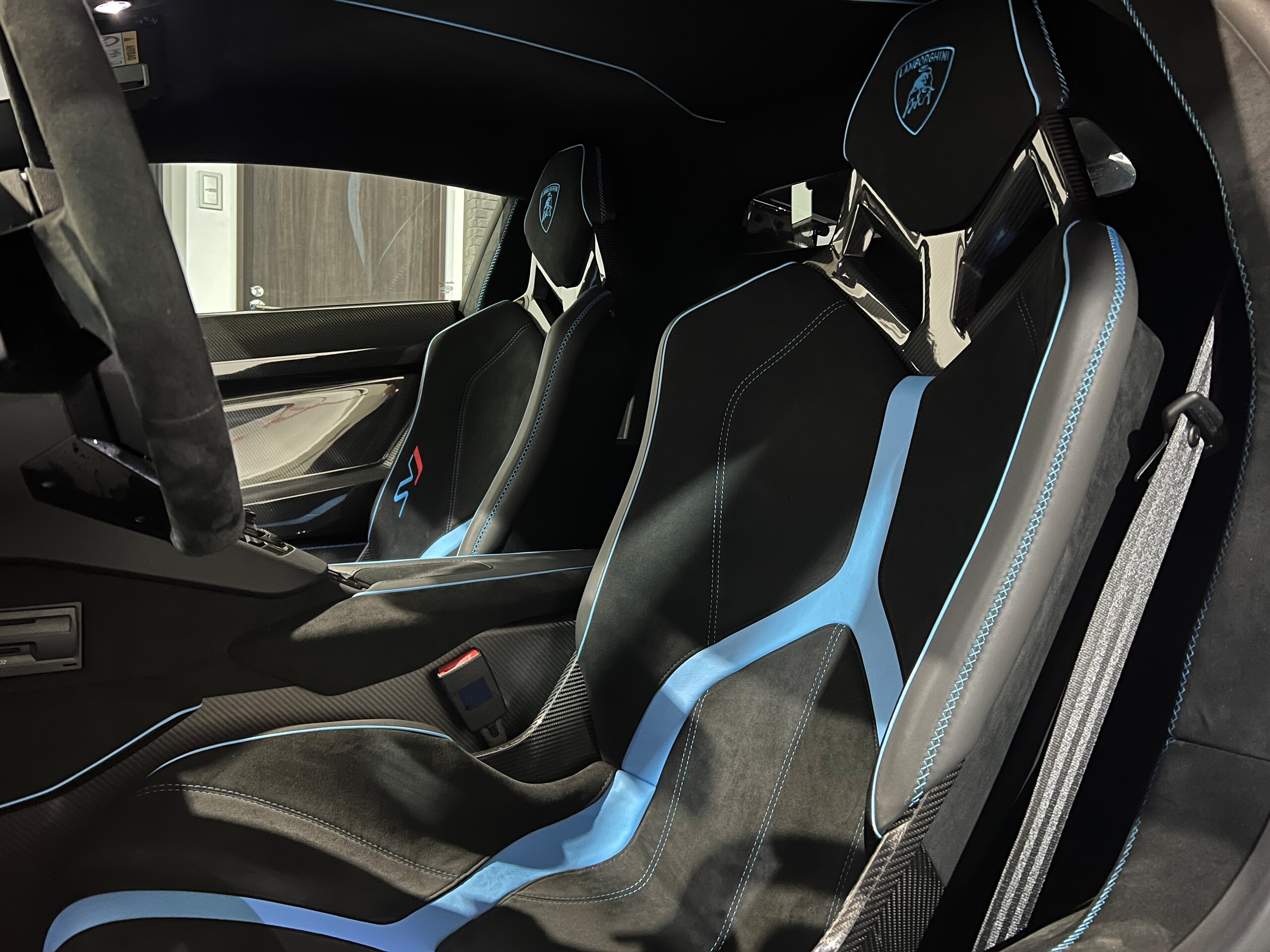2019 Lamborghini Aventador SVJ — Photo 13 / 34