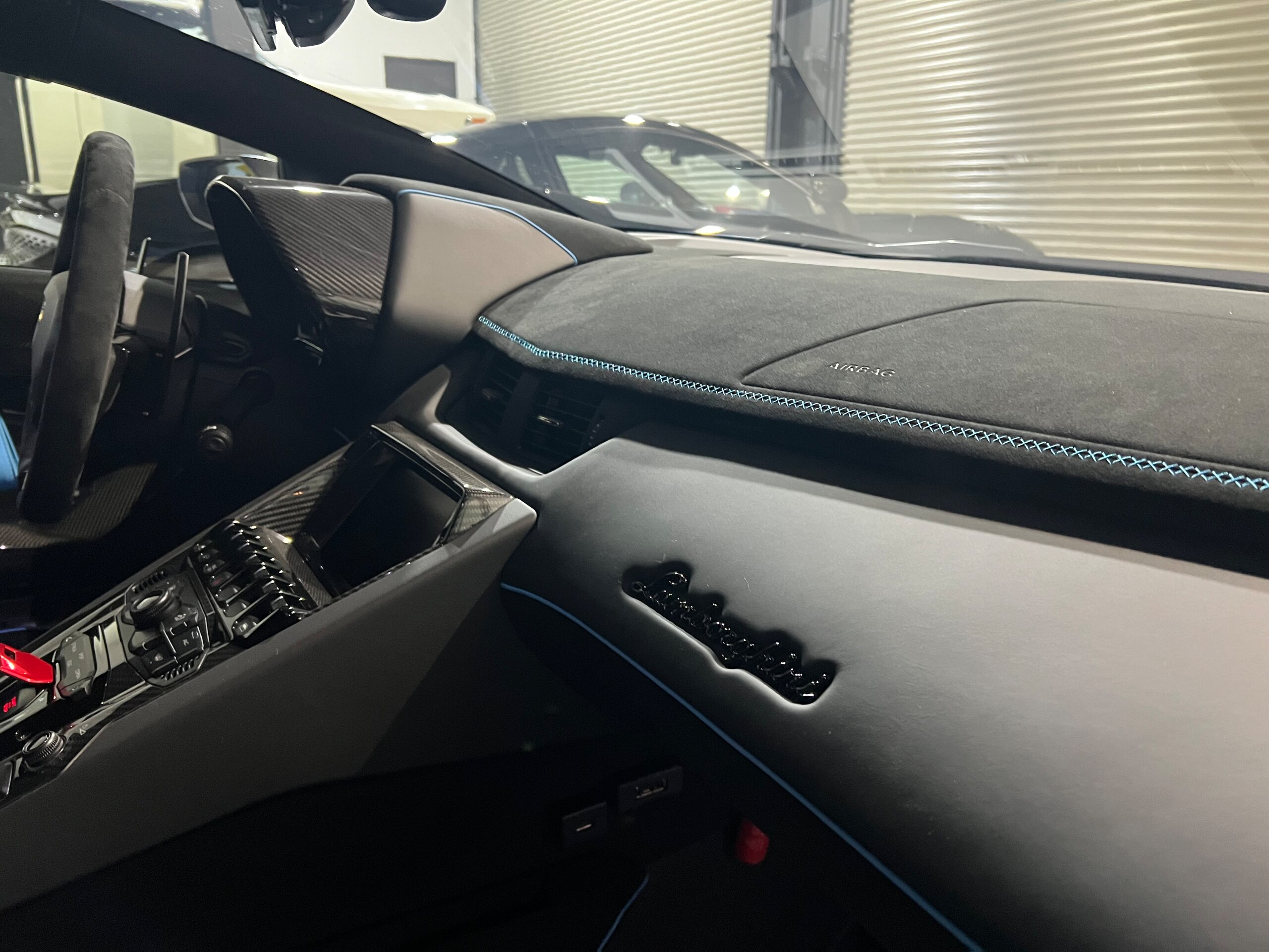 2019 Lamborghini Aventador SVJ — Photo 17 / 34
