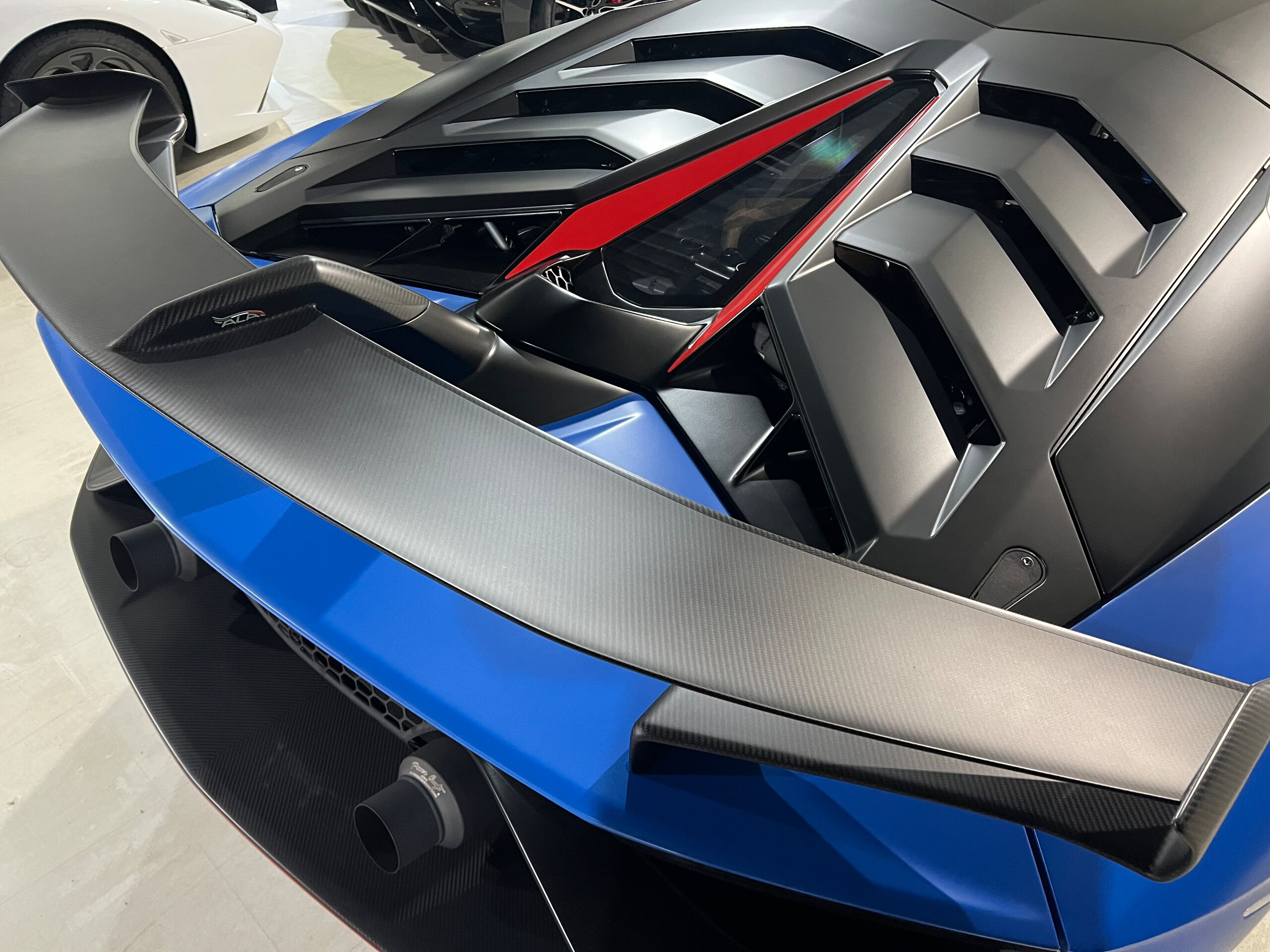 2019 Lamborghini Aventador SVJ — Photo 30 / 34