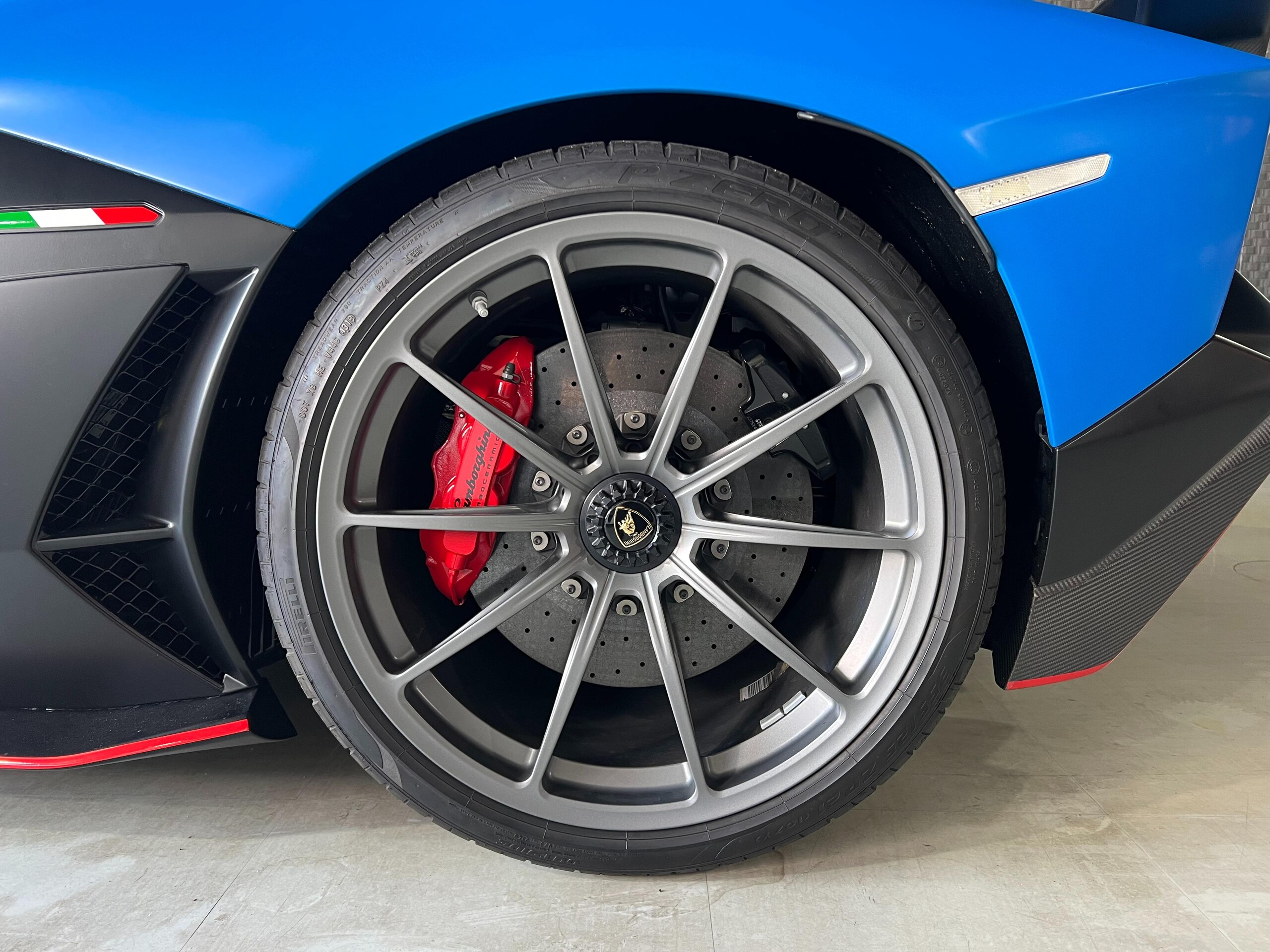 2019 Lamborghini Aventador SVJ — Photo 34 / 34