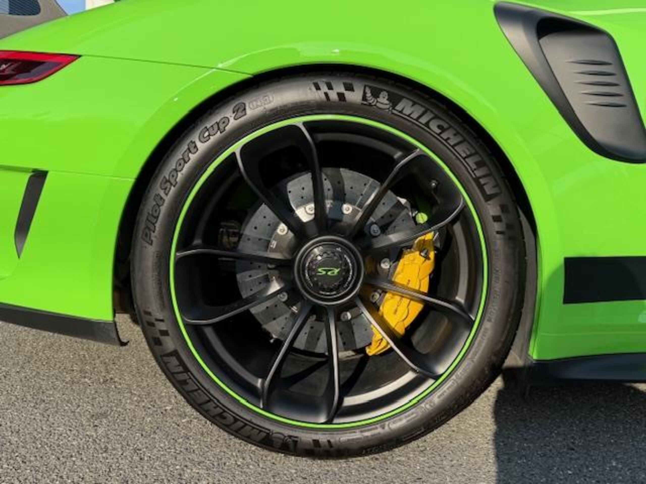 2019 Porsche 911 GT3 RS — Photo 18 / 38