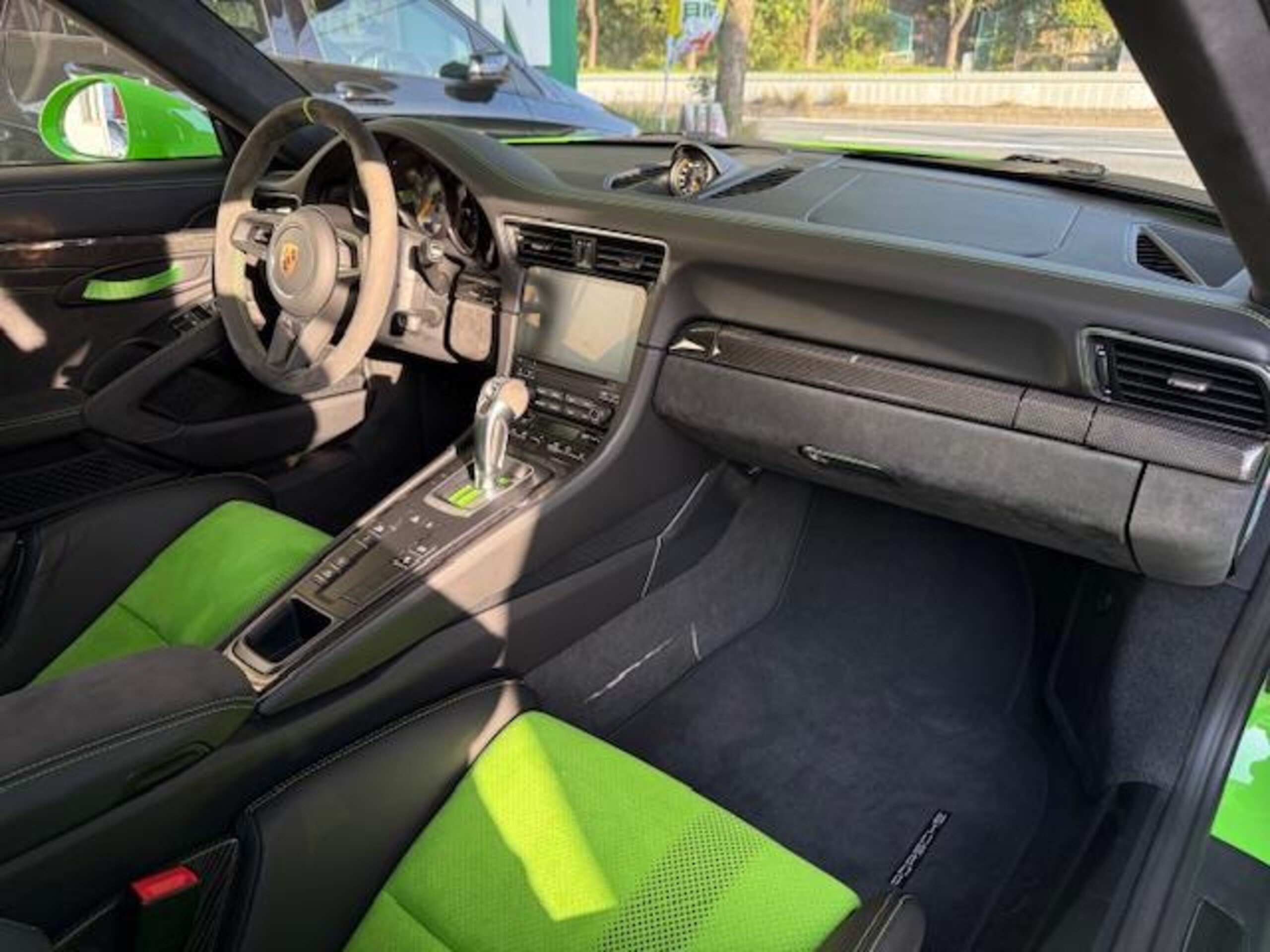 2019 Porsche 911 GT3 RS — Photo 20 / 38