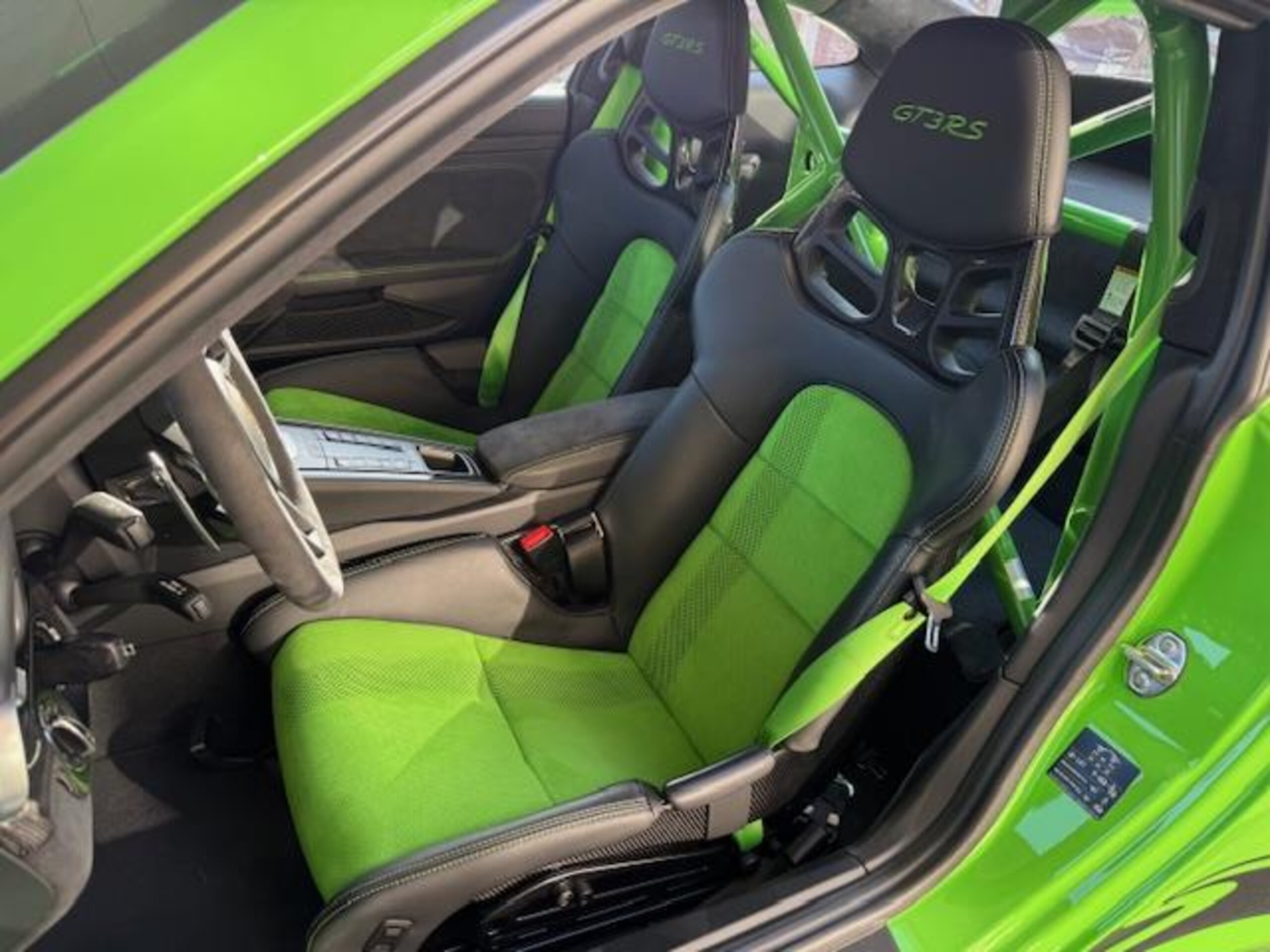2019 Porsche 911 GT3 RS — Photo 34 / 38