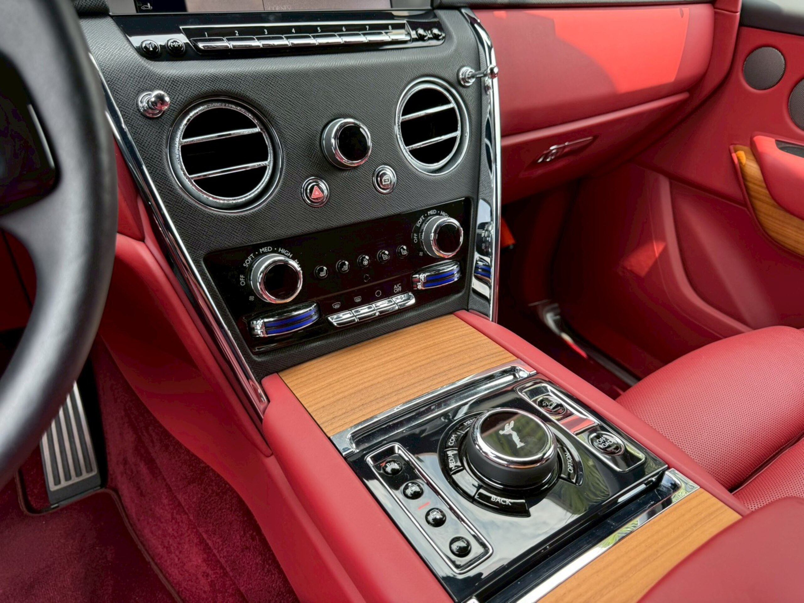 2019 Rolls-Royce Cullinan — Photo 10 / 31
