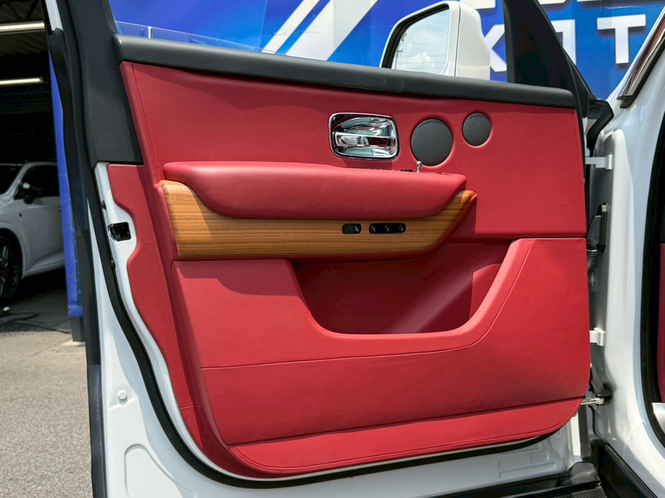 2019 Rolls-Royce Cullinan — Photo 28 / 31