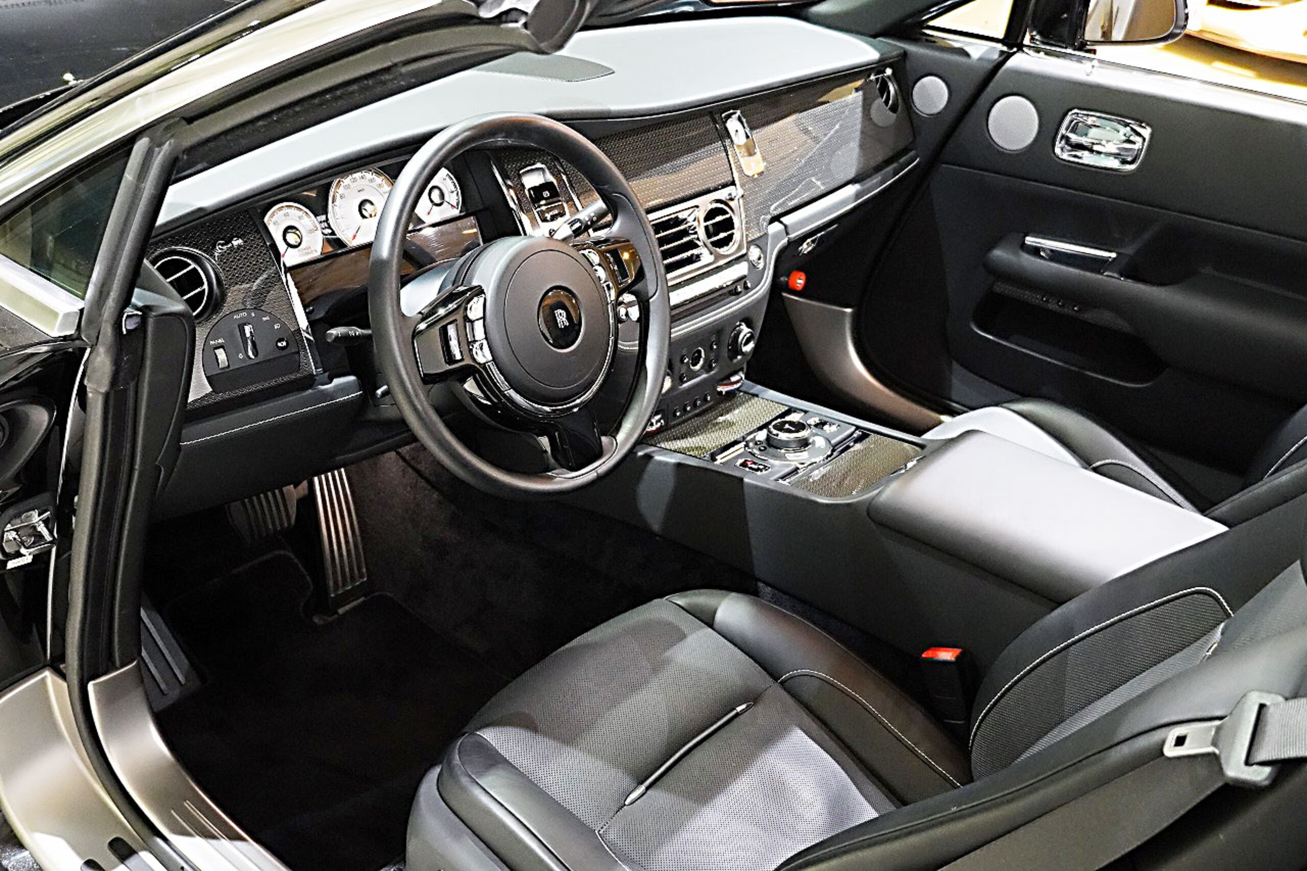 2019 Rolls-Royce Dawn Black Badge — Photo 7 / 25