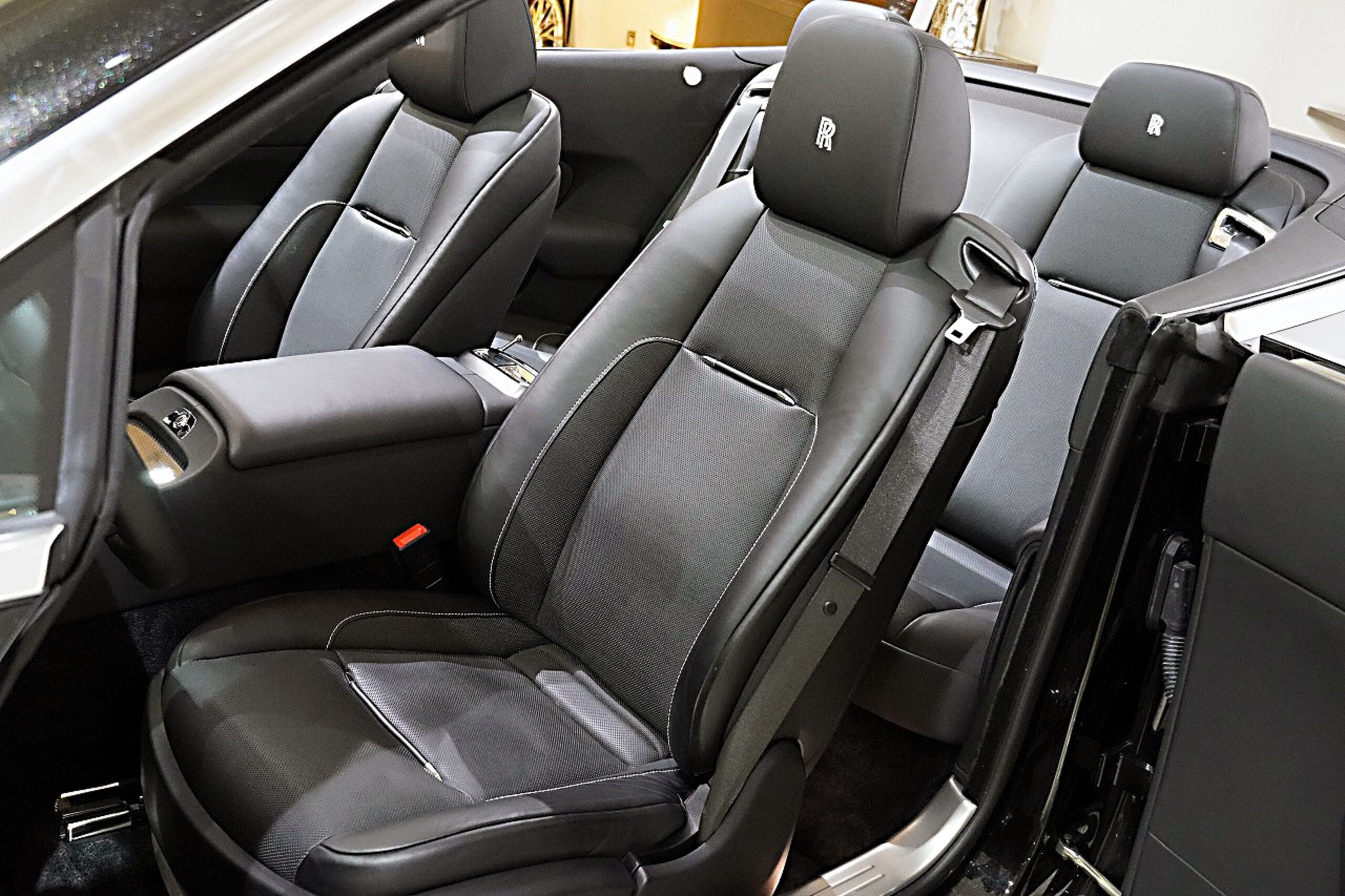 2019 Rolls-Royce Dawn Black Badge — Photo 8 / 25