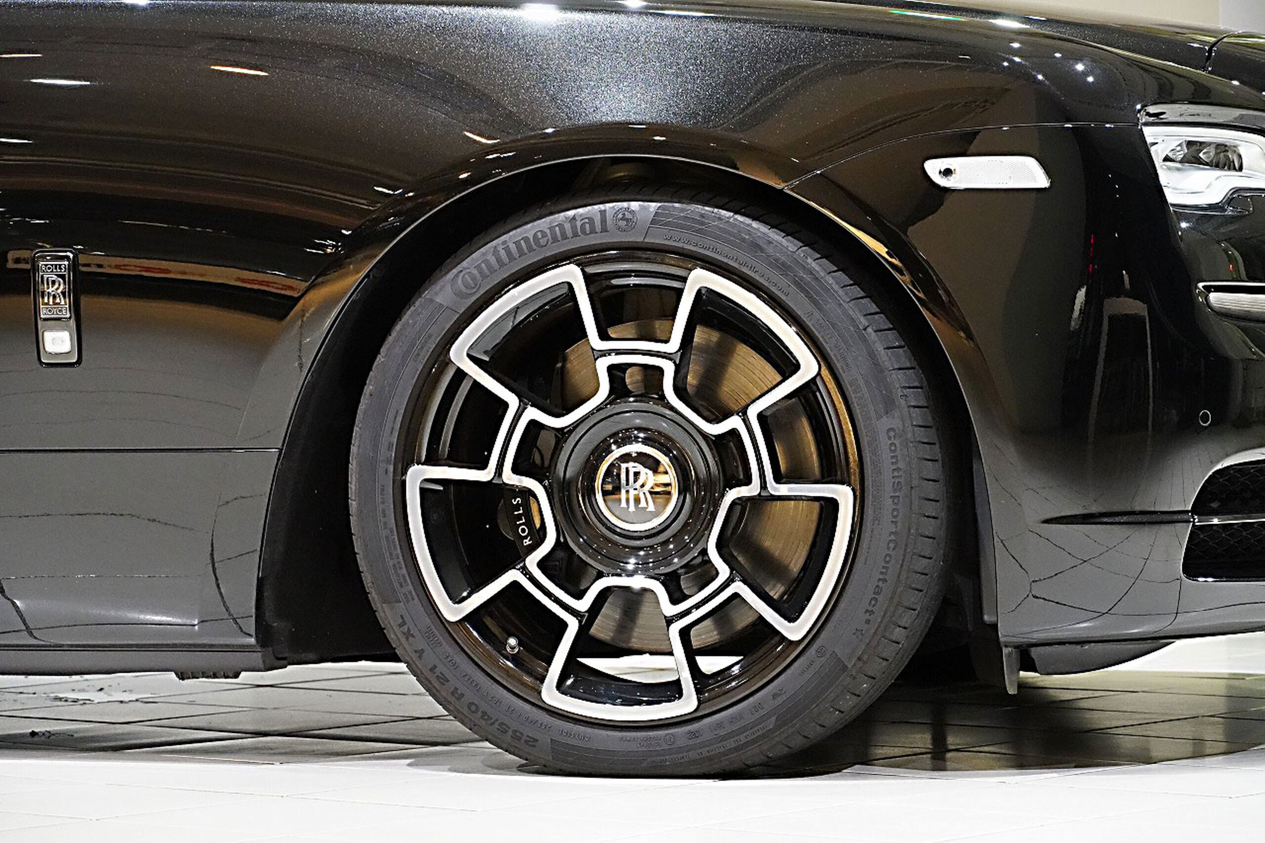 2019 Rolls-Royce Dawn Black Badge — Photo 11 / 25