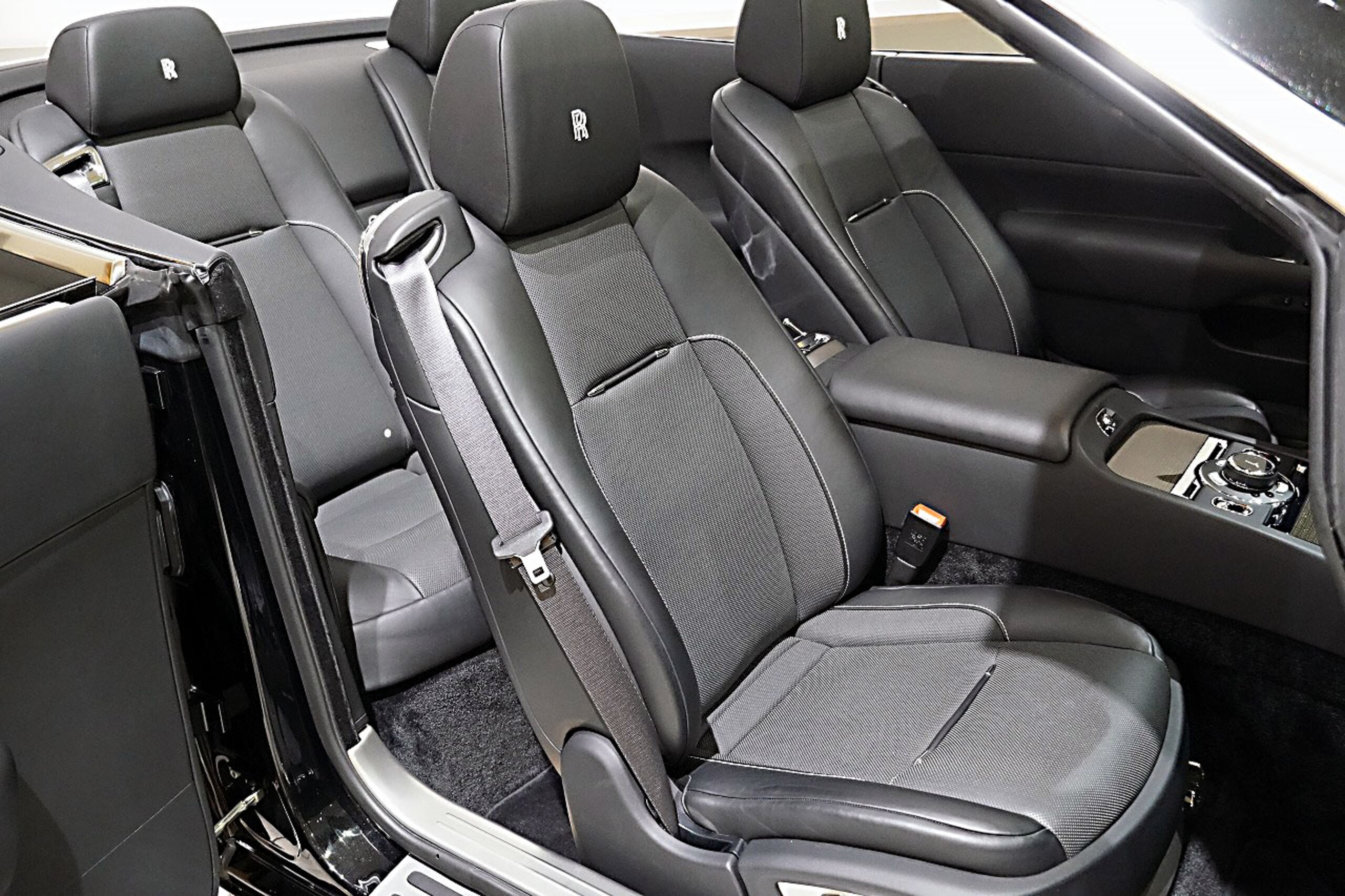 2019 Rolls-Royce Dawn Black Badge — Photo 15 / 25