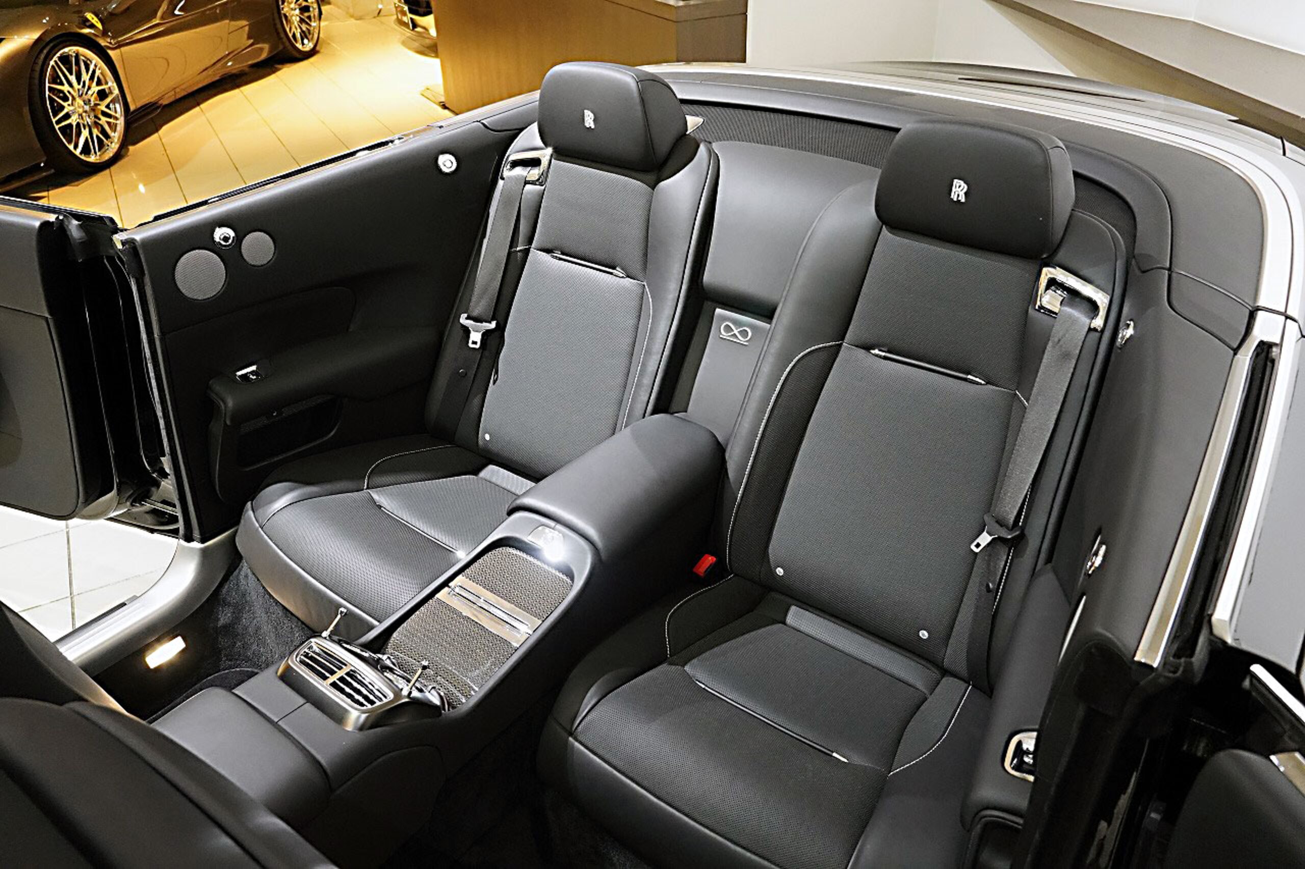 2019 Rolls-Royce Dawn Black Badge — Photo 16 / 25