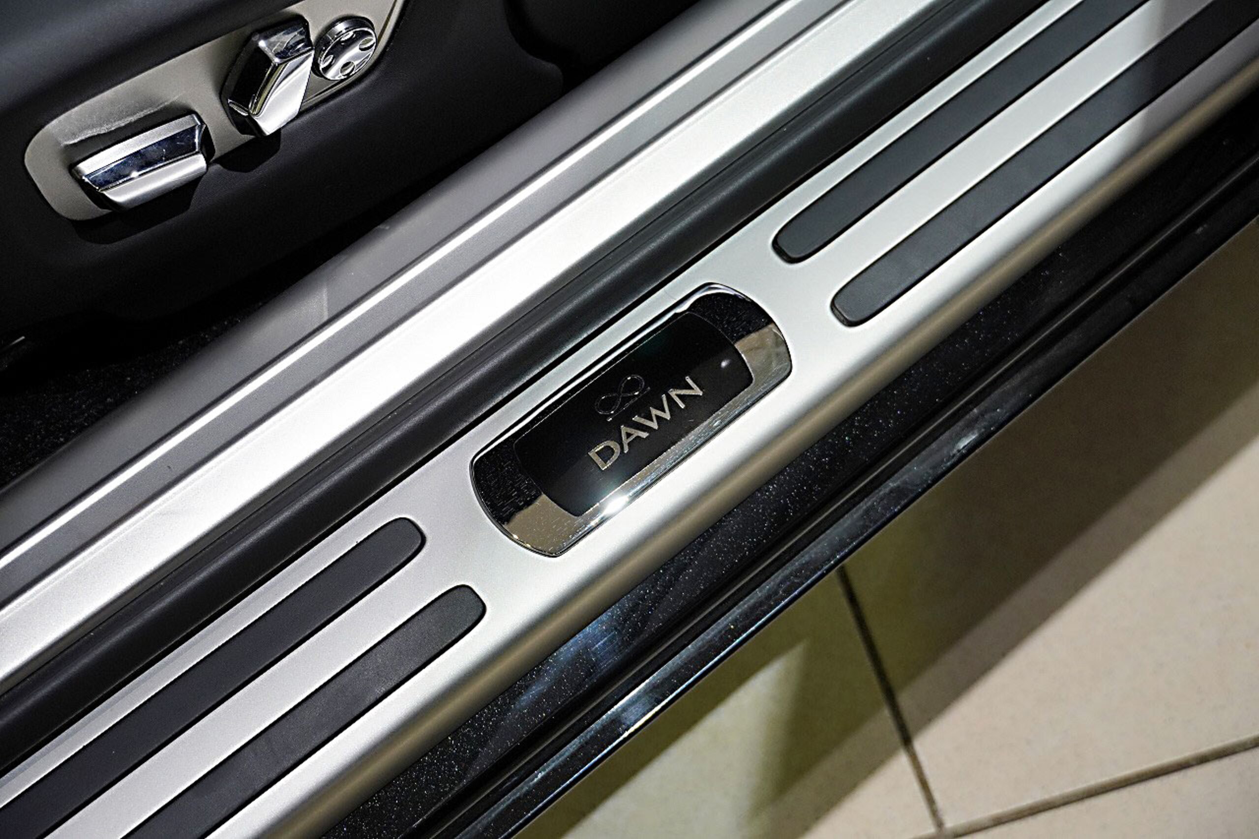 2019 Rolls-Royce Dawn Black Badge — Photo 24 / 25