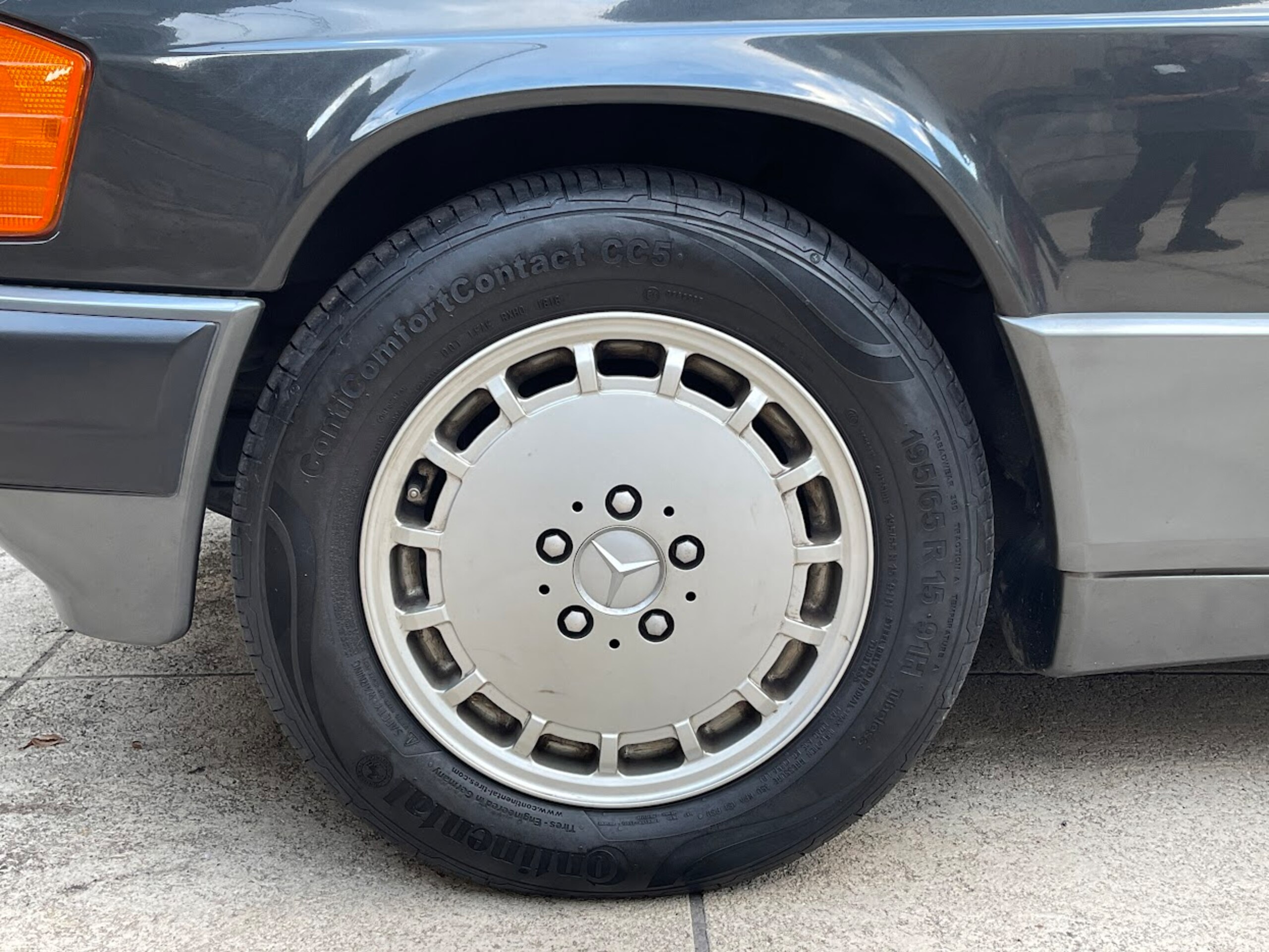 1991 Mercedes Benz 190E — Photo 9 / 17