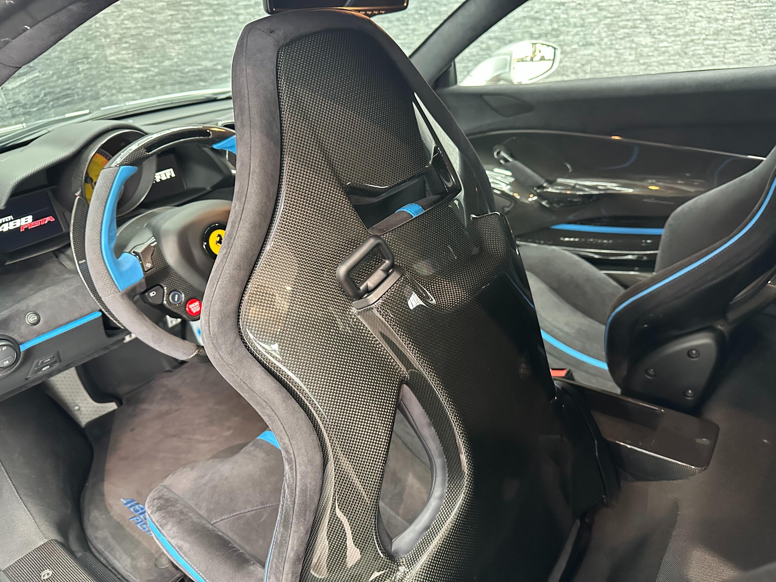 2020 Ferrari 488 Pista — Photo 9 / 34