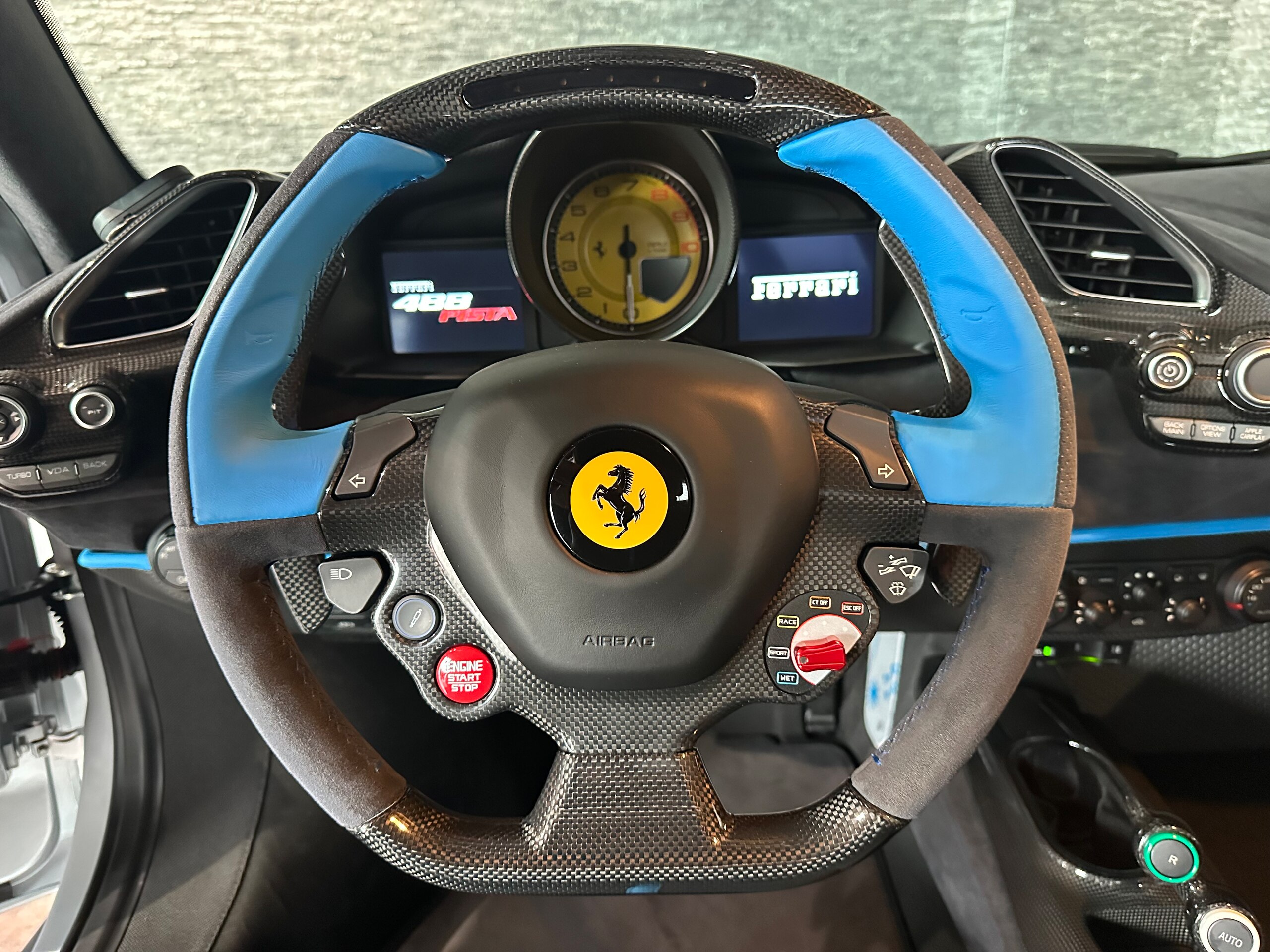 2020 Ferrari 488 Pista — Photo 14 / 34
