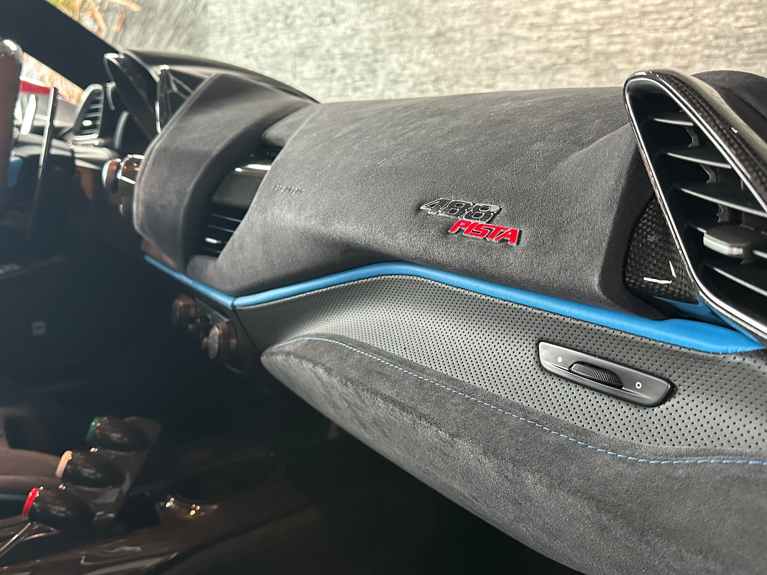 2020 Ferrari 488 Pista — Photo 18 / 34