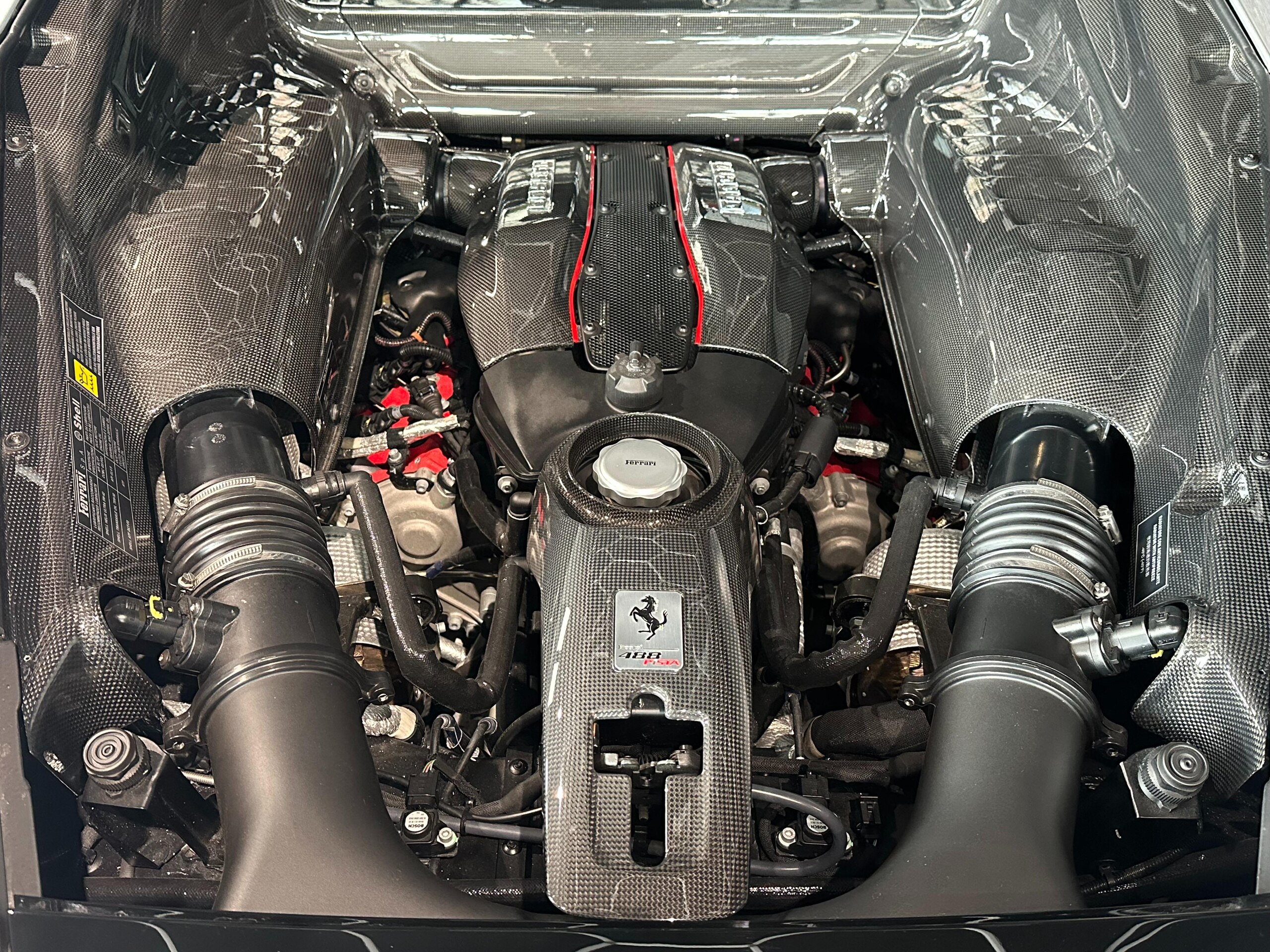 2020 Ferrari 488 Pista — Photo 28 / 34