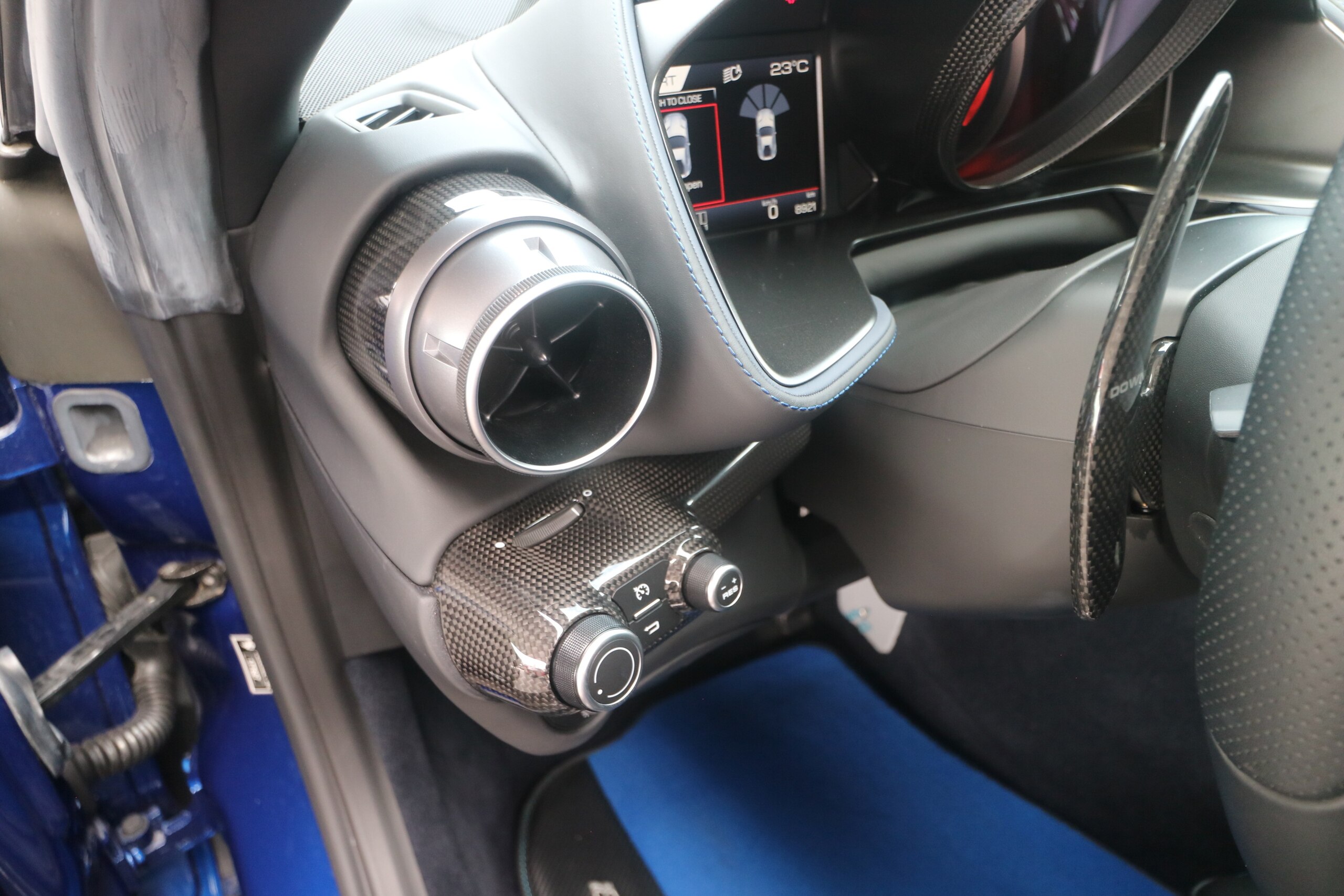 2020 Ferrari 812 Superfast — Photo 13 / 27