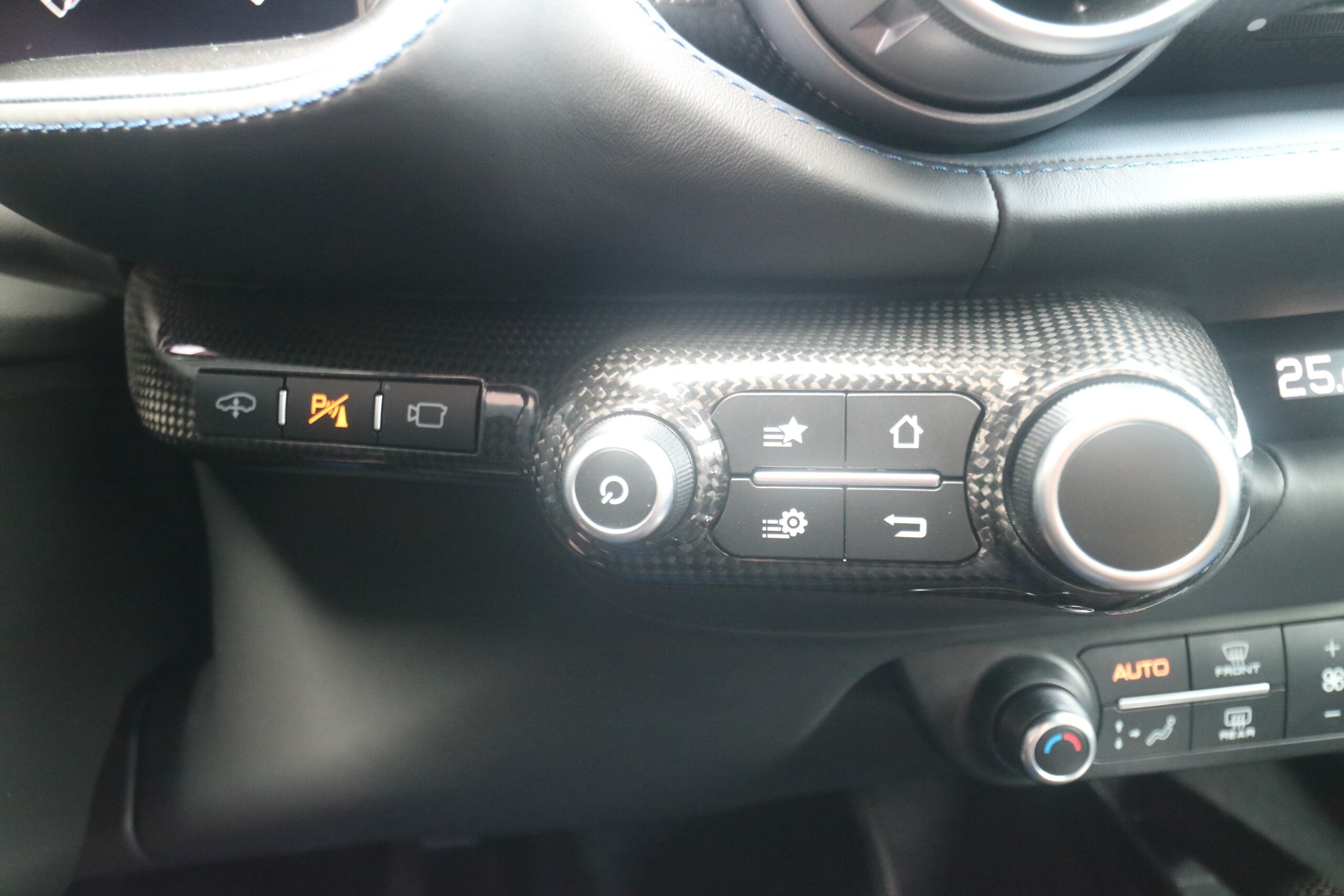 2020 Ferrari 812 Superfast — Photo 16 / 27