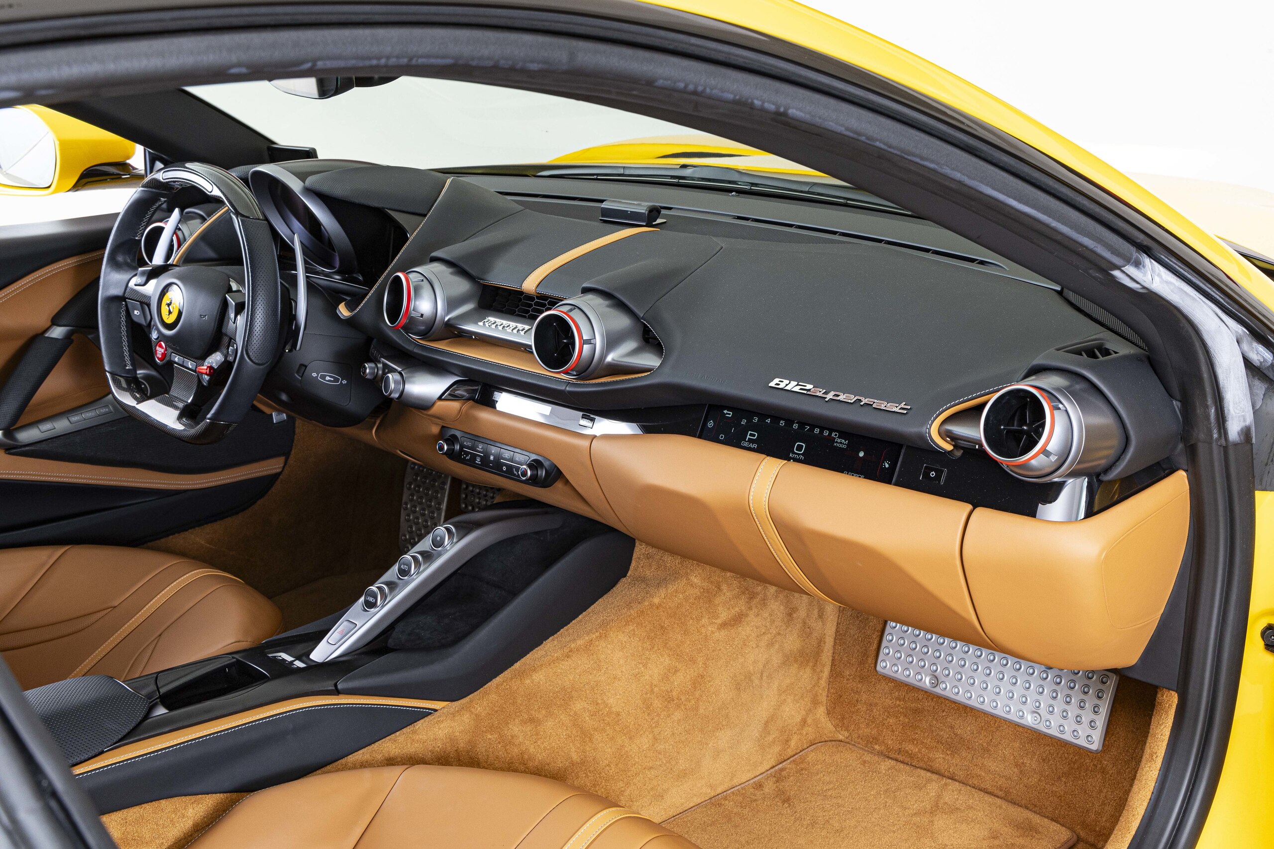 2020 Ferrari 812 Superfast — Photo 15 / 23