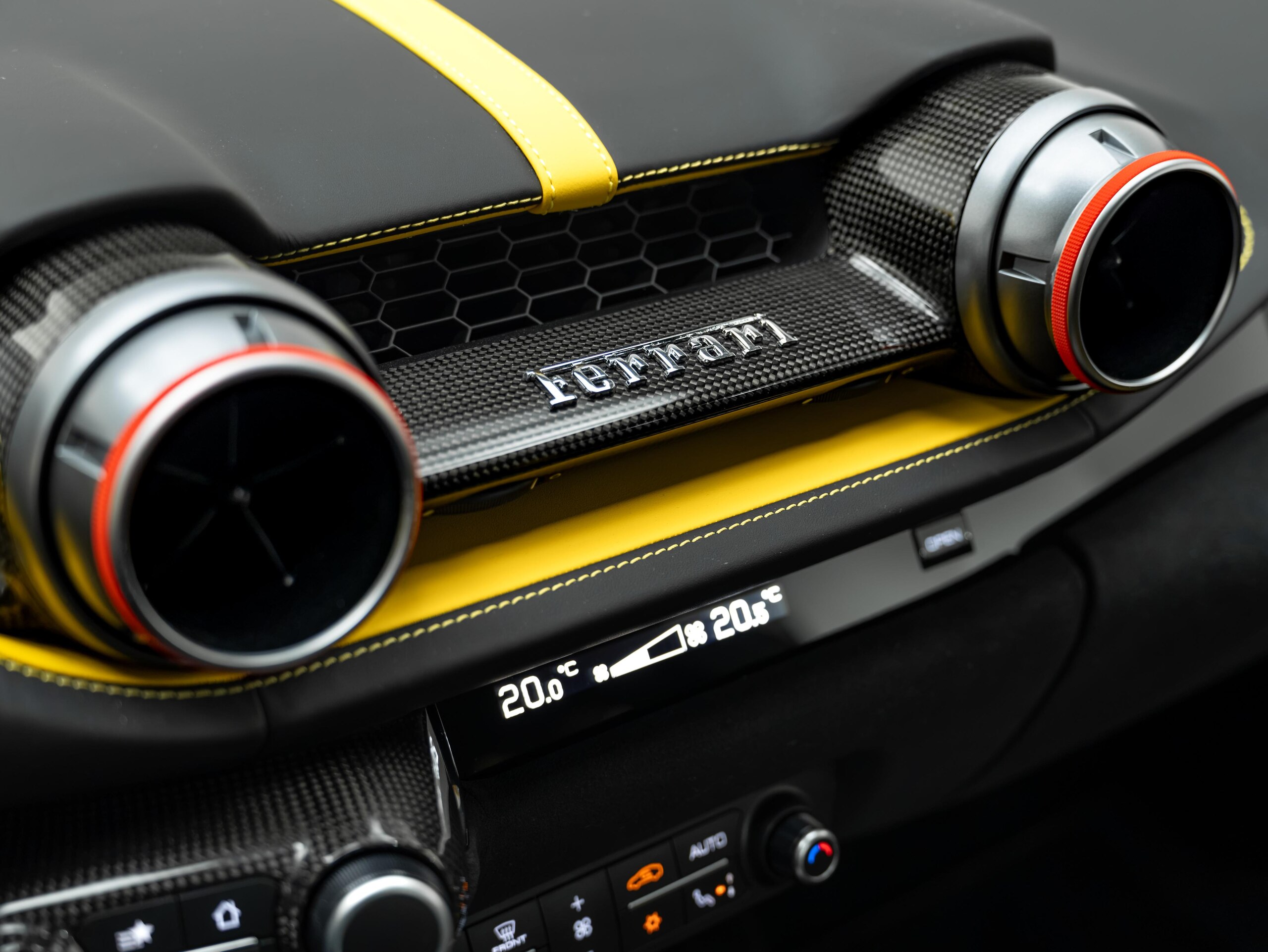 2020 Ferrari 812 Superfast — Photo 15 / 29