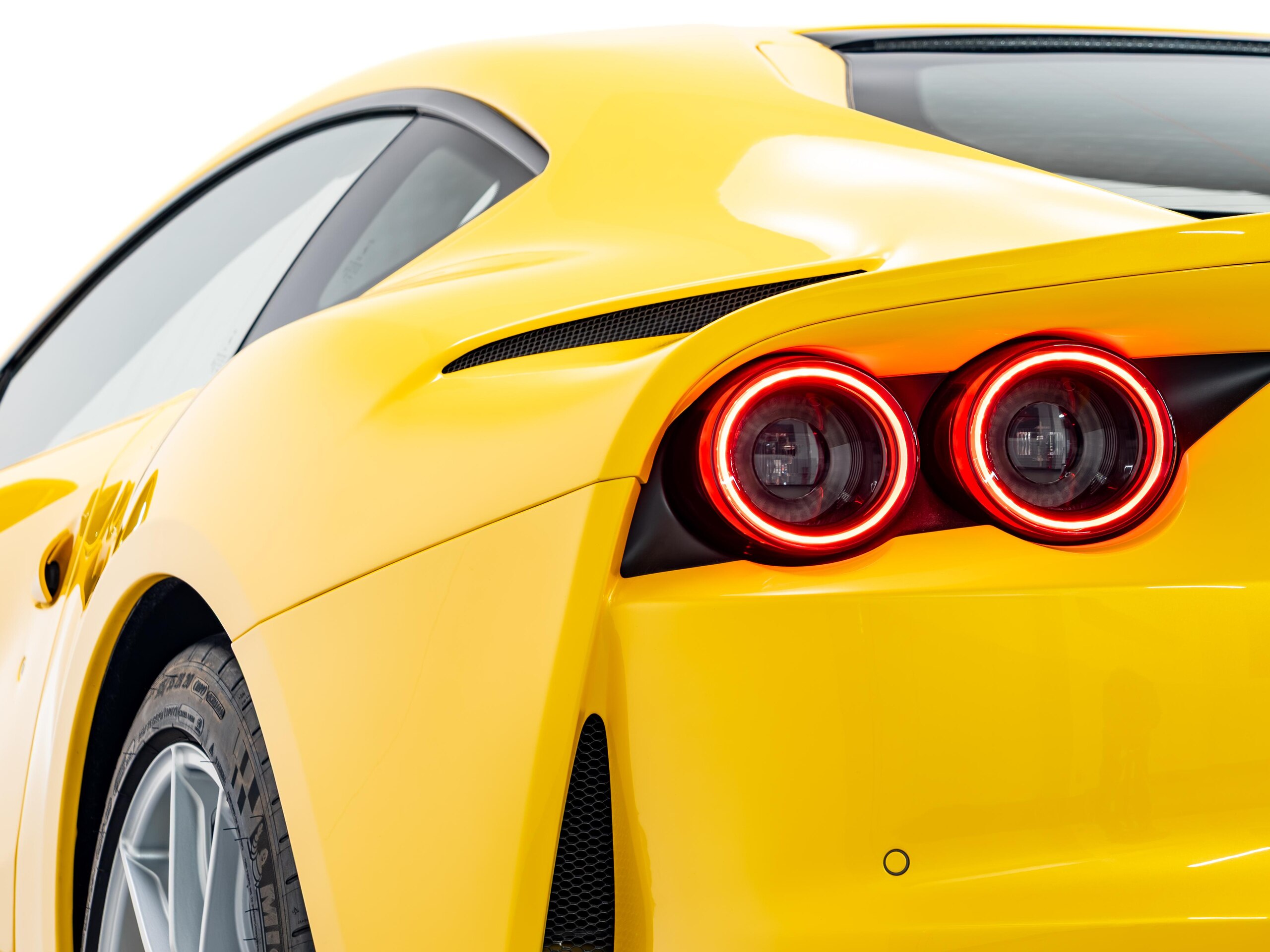 2020 Ferrari 812 Superfast — Photo 21 / 29