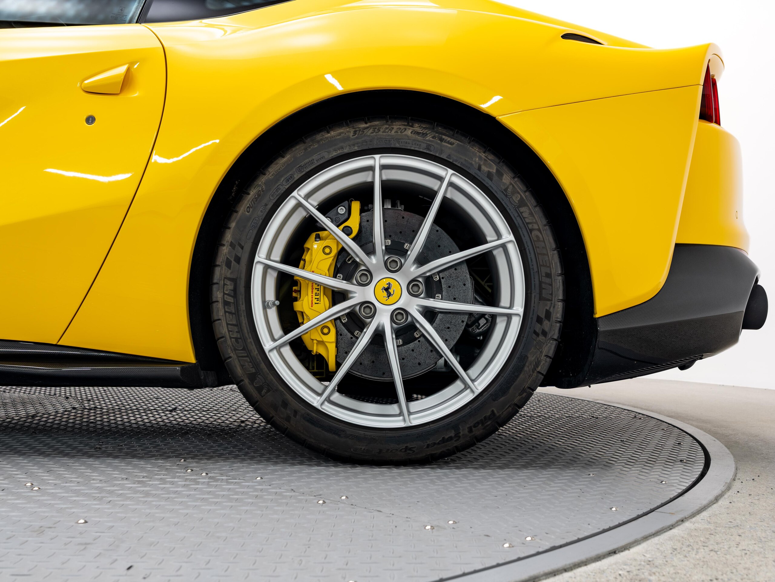2020 Ferrari 812 Superfast — Photo 22 / 29