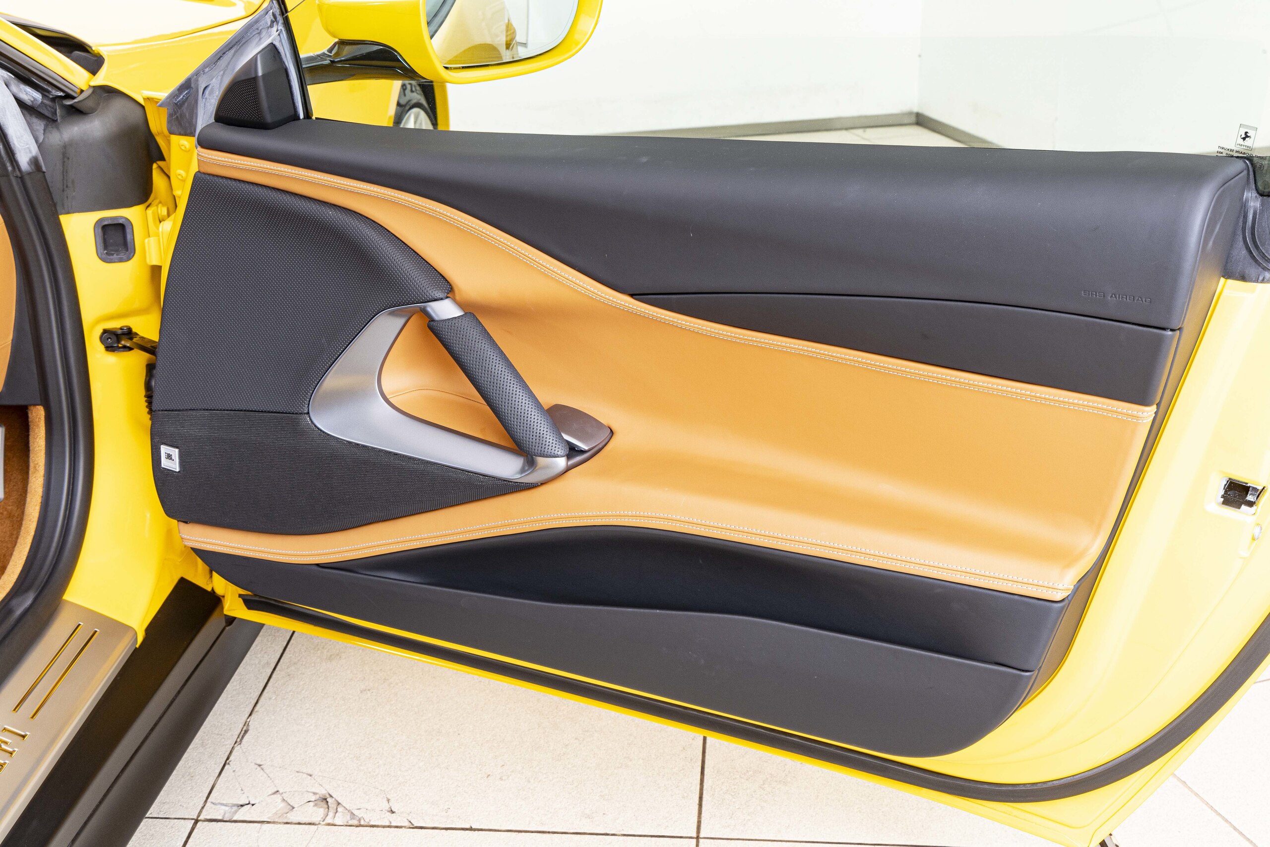 2020 Ferrari 812GTS — Photo 17 / 23