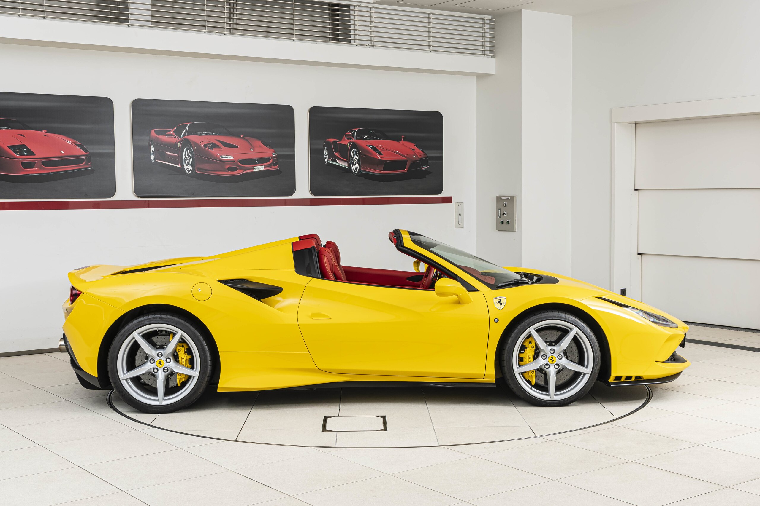 2020 Ferrari F8 Spider — Photo 8 / 32
